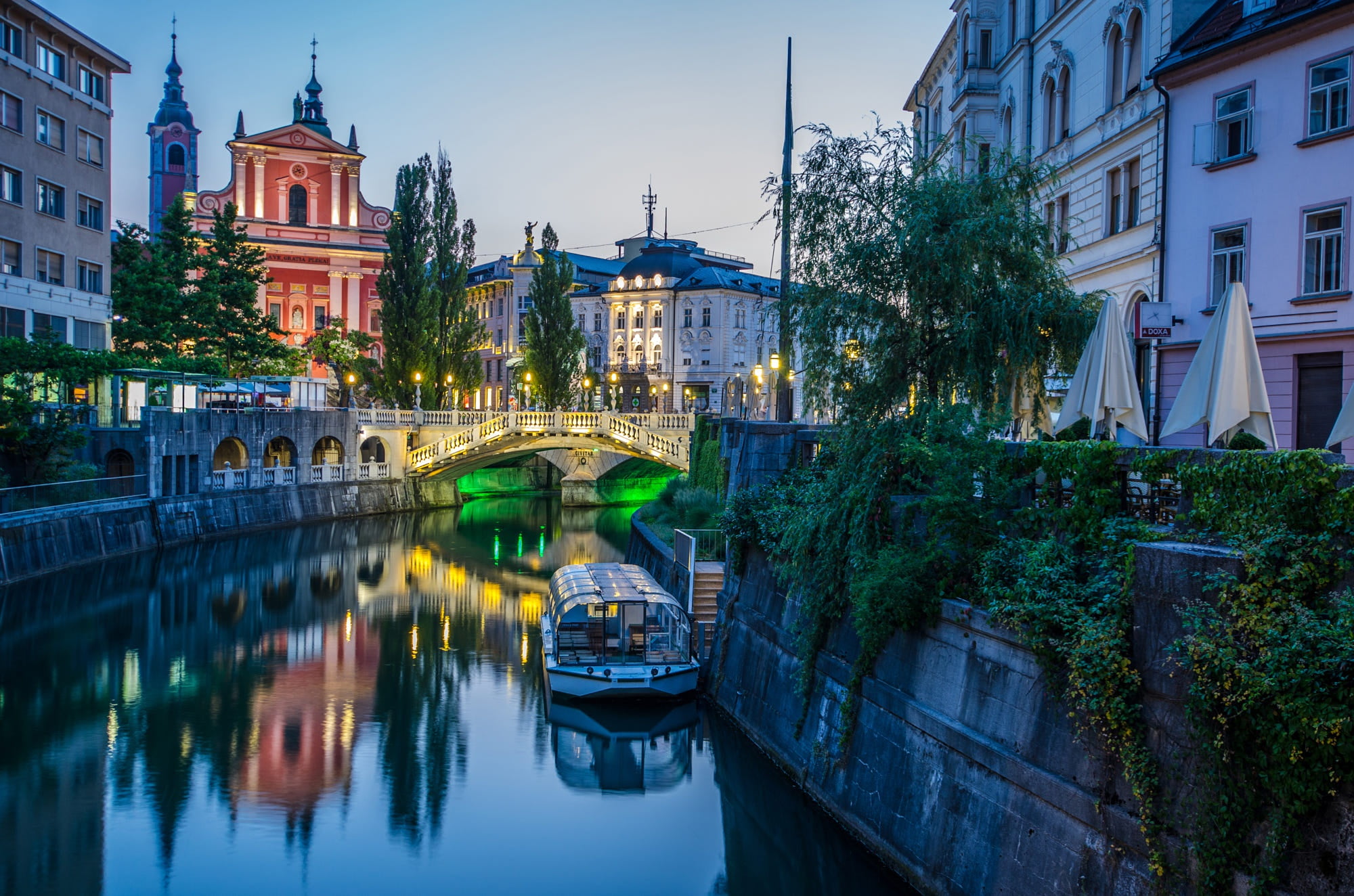 home, Ljubljana, Church, lighting, the evening, building, bridge, lights, river, the city, 1080P, boat, Slovenia, HD Wallpaper
