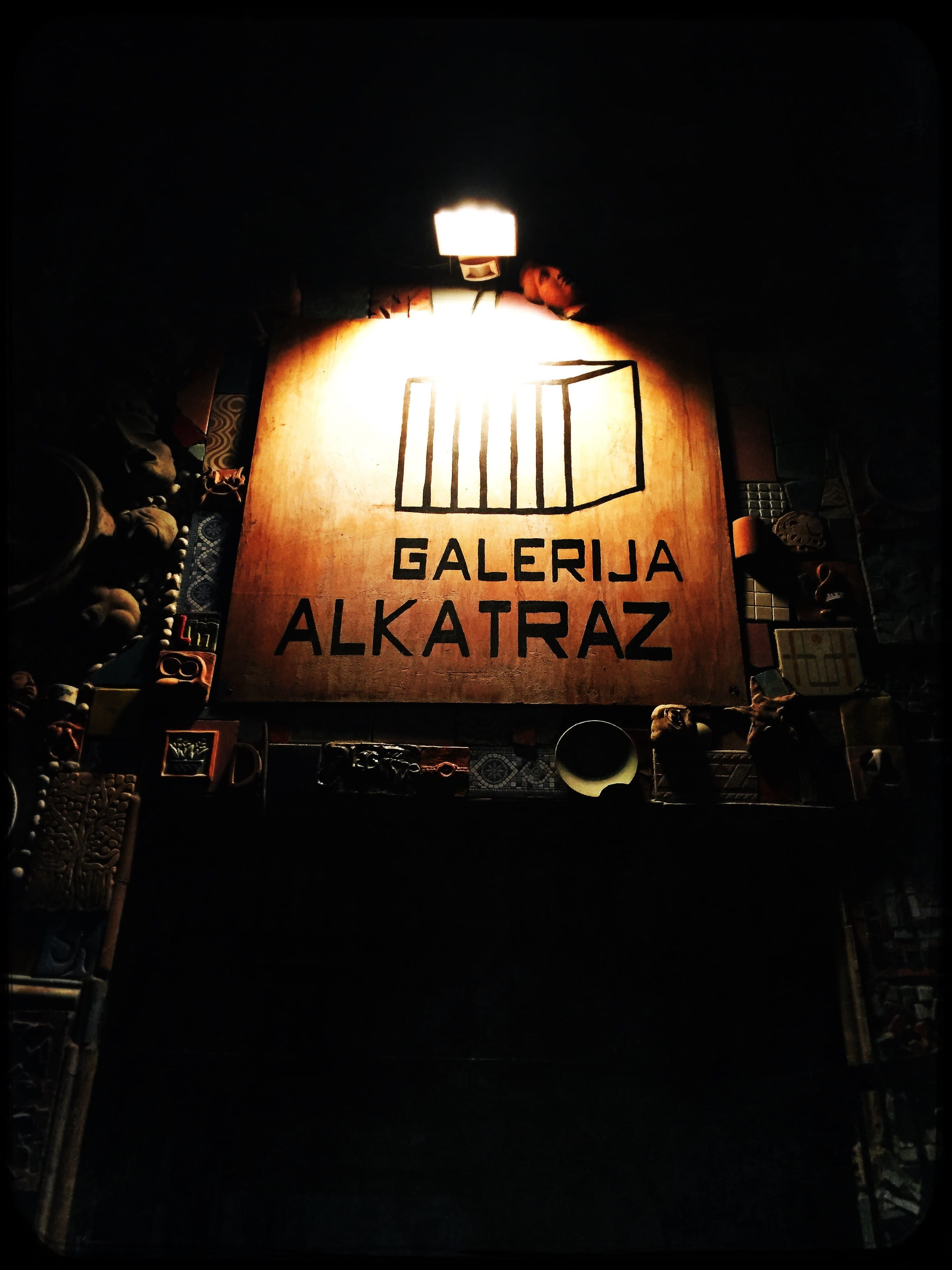 illuminated, electric lamp, gallery, slovenia, built structure, drink, cafe, business, alkatraz, europe, bar counter, dark, night, lighting equipment, prison, Phone HD Wallpaper