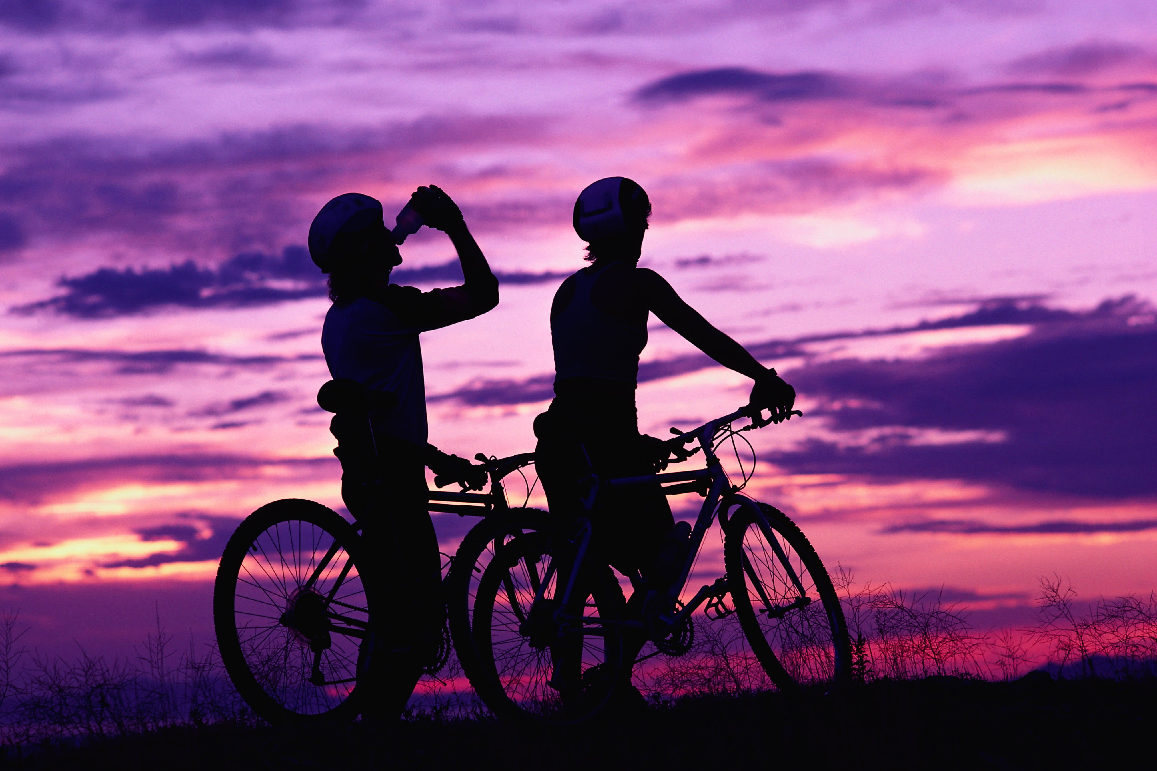 sunset, silhouette, beauty in nature, two People, dusk, lifestyles, leisure Activity, cloud - sky, sky, real people, sister, healthy Lifestyle, back Lit, HD Wallpaper