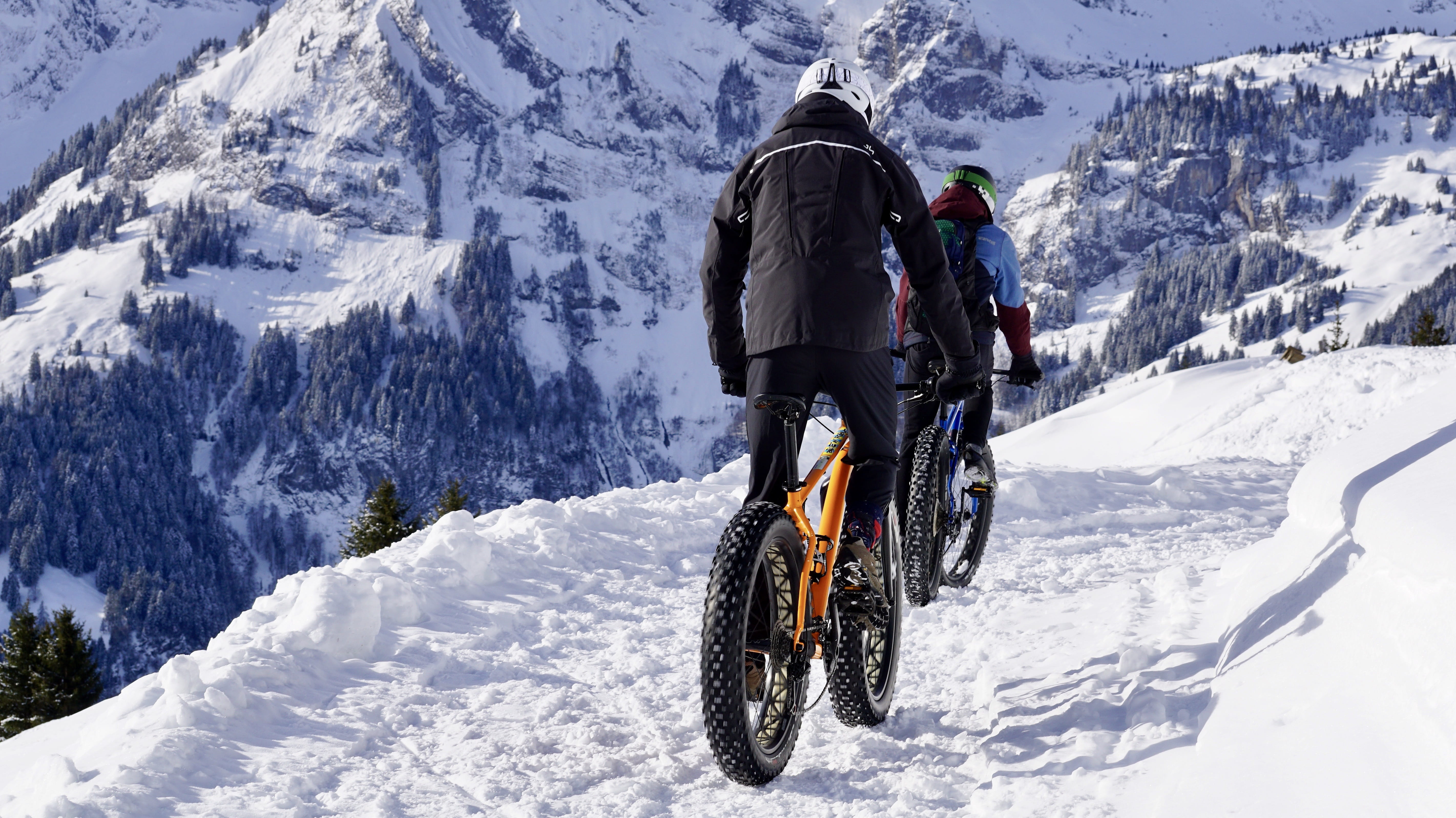 bicycles, biking, snowcapped mountain, outdoors, covered, day, mountain bike, fat, riding, range of motion, sporty, bike, 5K, snow, sport, road, bicycle tour, HD Wallpaper