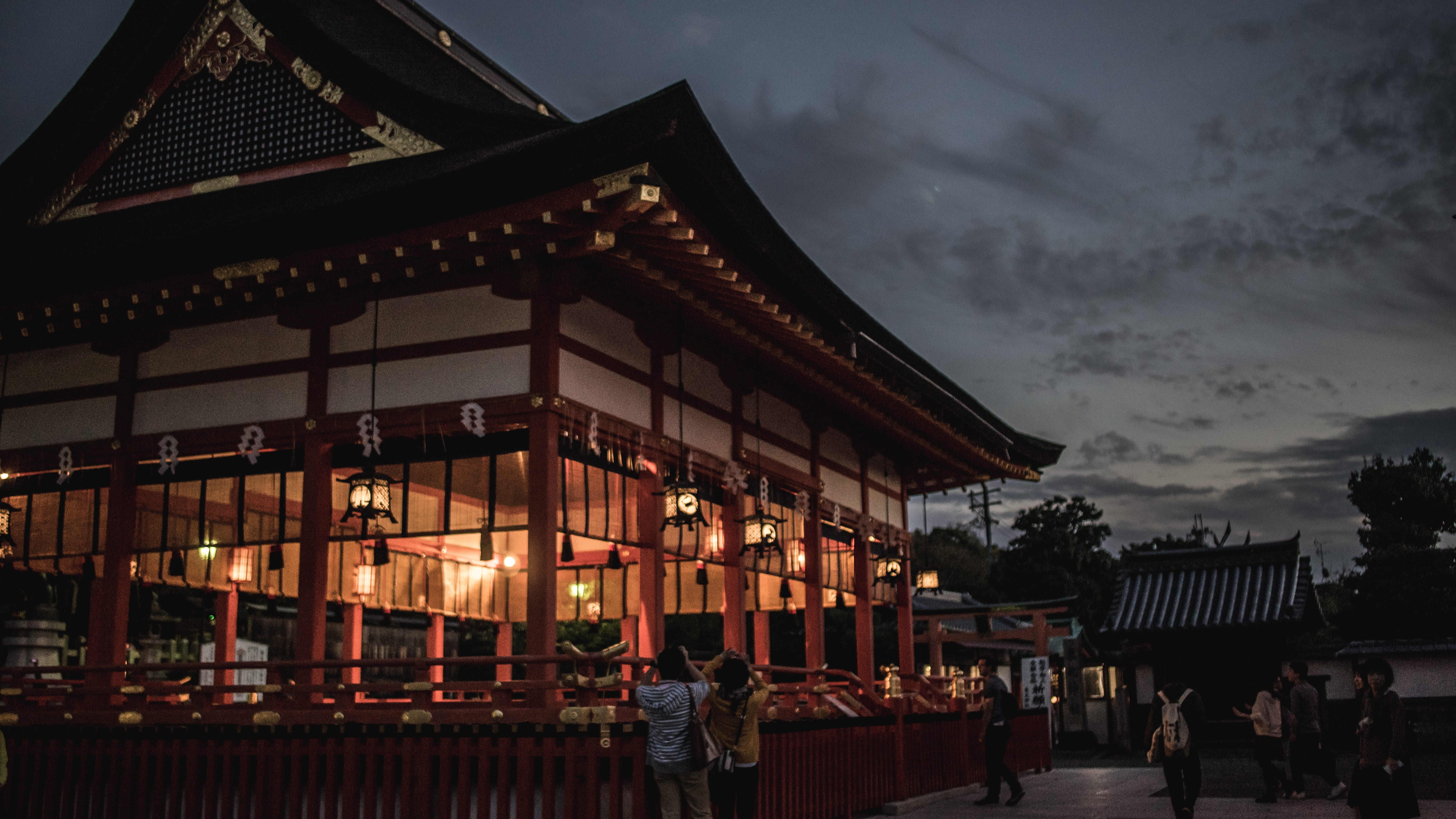 Japan, cultures, sky, group of people, china - East Asia, architecture, beside, oriental, light, dusk, religion, incidental people, place of worship, real people, HD Wallpaper