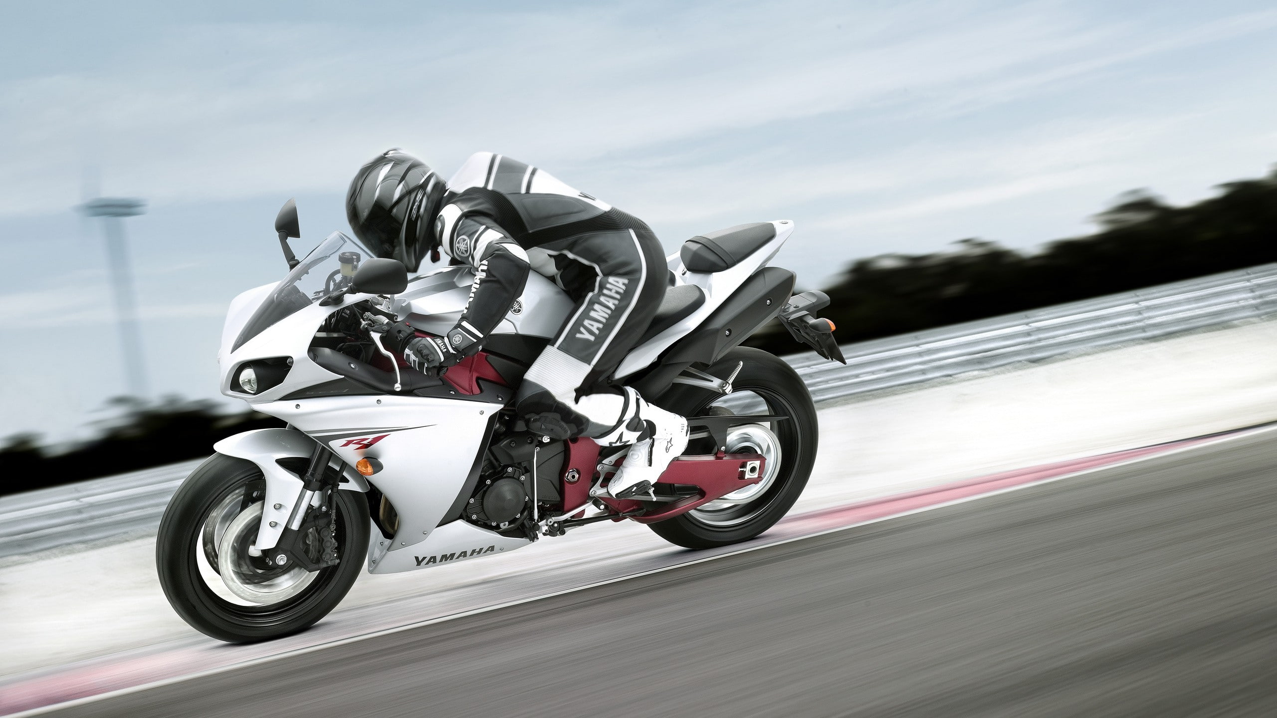 speed, blurred motion, wheel, cloud - sky, motion, outdoors, day, helmet, silver colored, motorcycle, headwear, extreme sports, sports race, Yamaha R1, HD Wallpaper