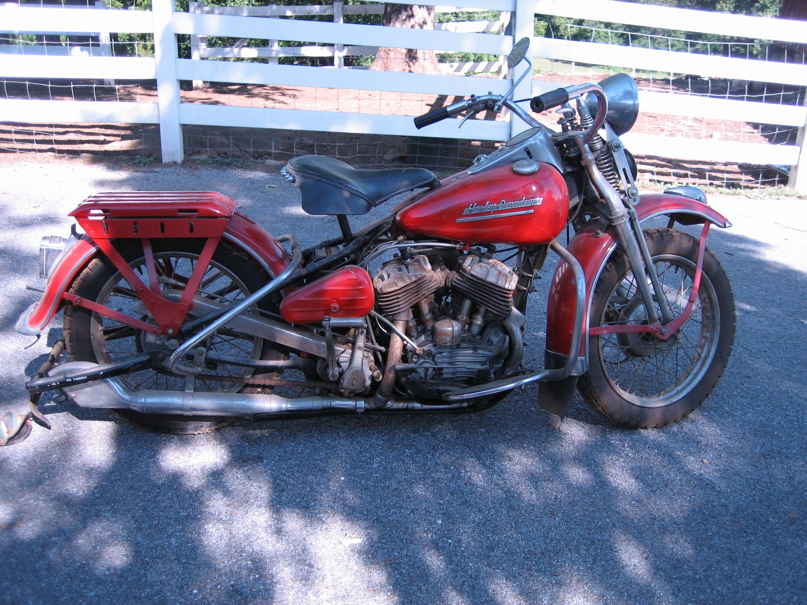 biker, davidson, leisure, red, bicycle, no people, parking, metal, 1941, dom, architecture, transport, 2K, chopper, transportation, ride, vintage, race, HD Wallpaper