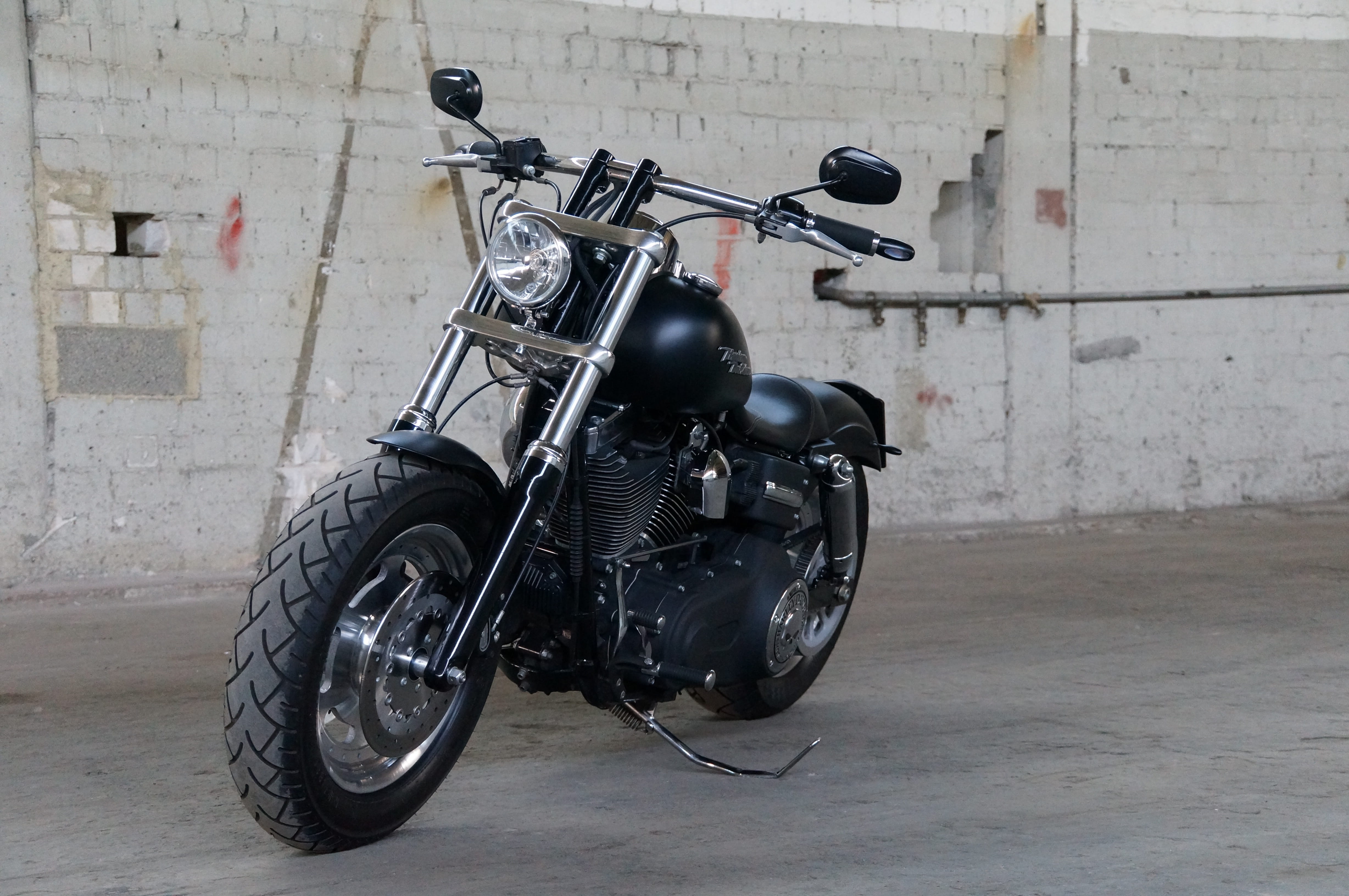 race, day, 4K, harley, building exterior, road, no people, vehicle, parked, black, architecture, city, wall, harley-davidson, headlight, transportation system, HD Wallpaper