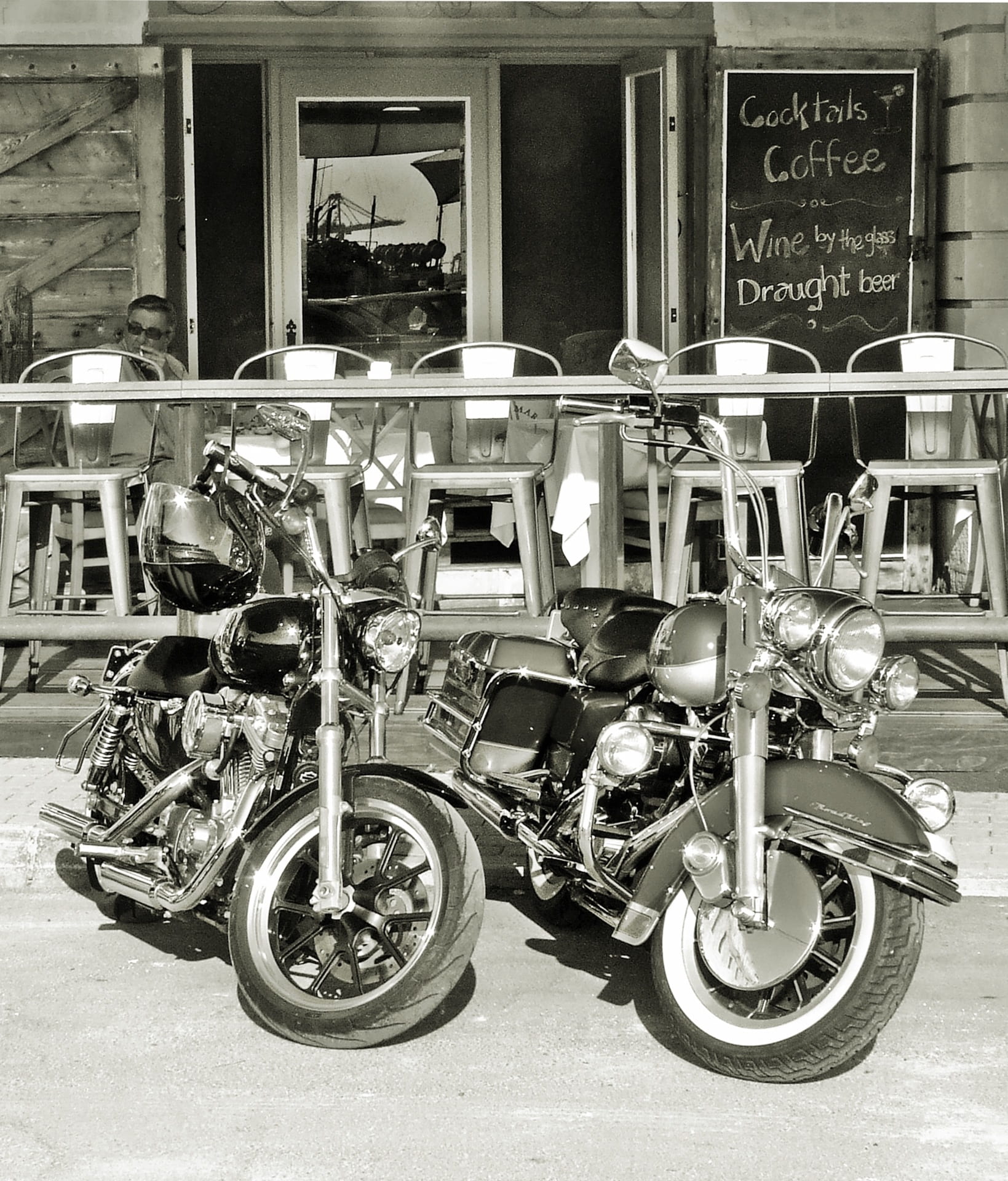 machine, motorcycles, communication, transportation, speed, cruiser, mode of transportation, motorbike, helmet, motorcycle, cafe, old, style, harley davidson, Phone HD Wallpaper