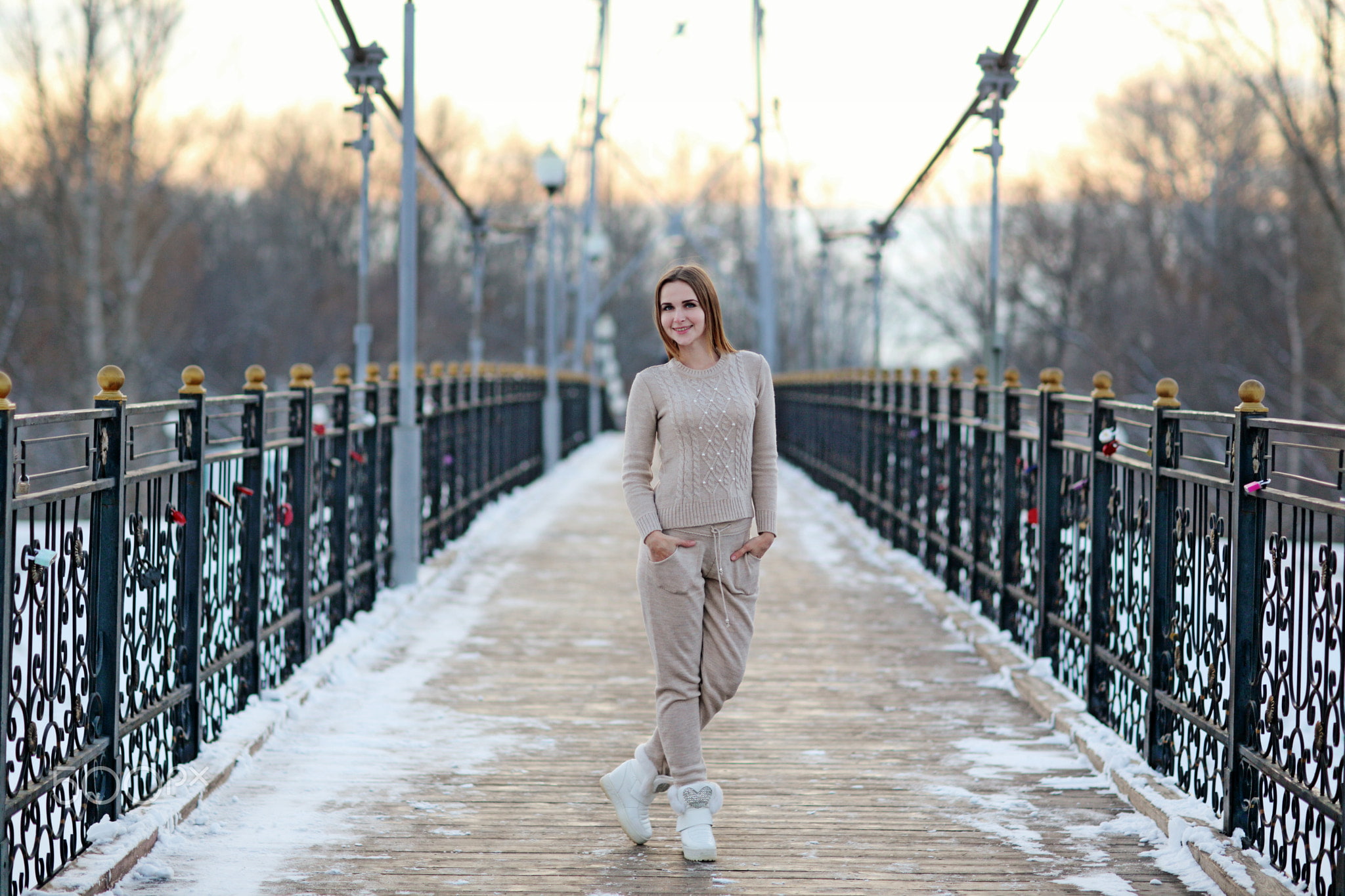 1080P, brunette, women, Murat Kuzhakhmetov, looking at viewer, bridge, smiling, HD Wallpaper