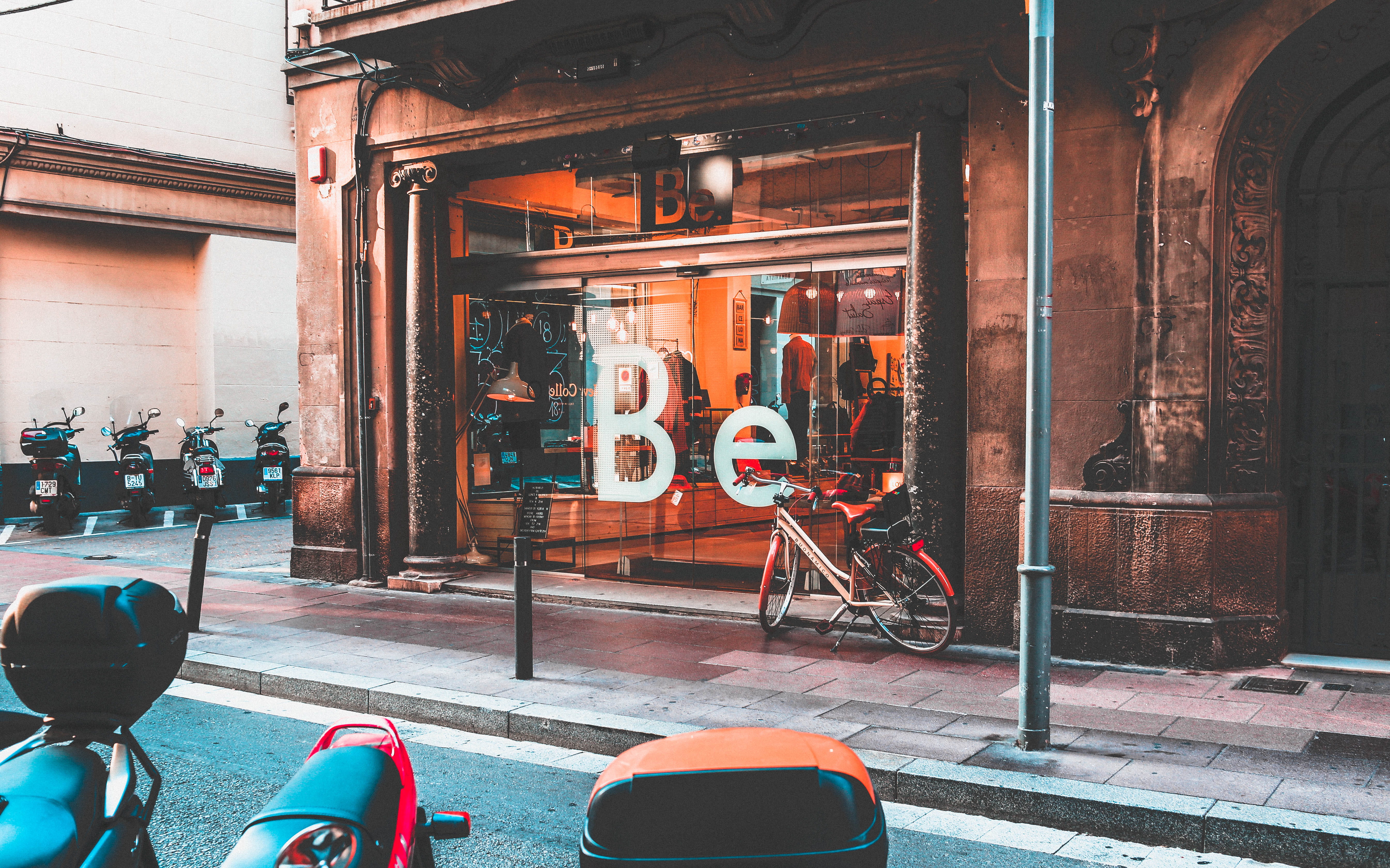 glass - material, lovely, outside, person, city, autumn, spoke, script, cafe, 5K, non-western script, vehicle, glass, transparent, street, bike, window shop, HD Wallpaper