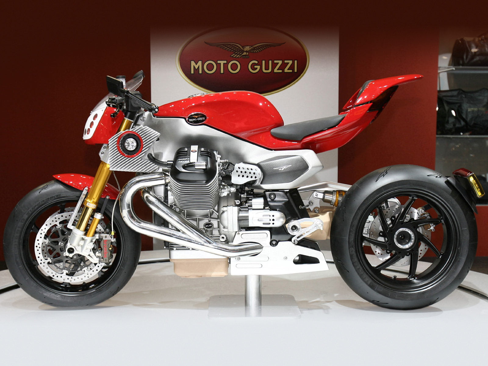 land vehicle, protection, Moto Guzzi, lm, sports, western script, motorcycle, 720P, indoors, security, helmet, studio shot, no people, gray, v, sign, communication, HD Wallpaper