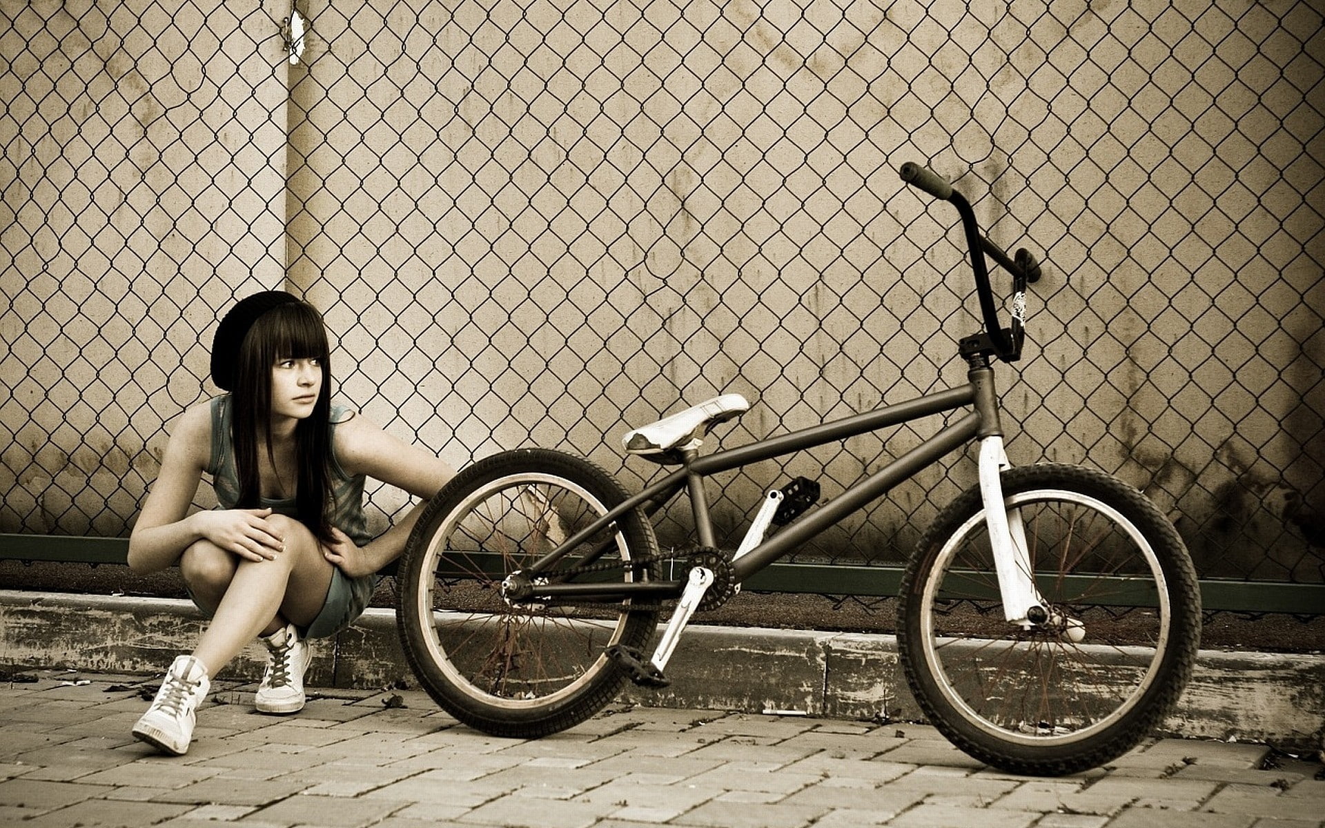 monochrome, brunette, BMX, squatting, waiting, low saturation, women with bicycles, 1080P, women outdoors, looking away, long hair, women, HD Wallpaper