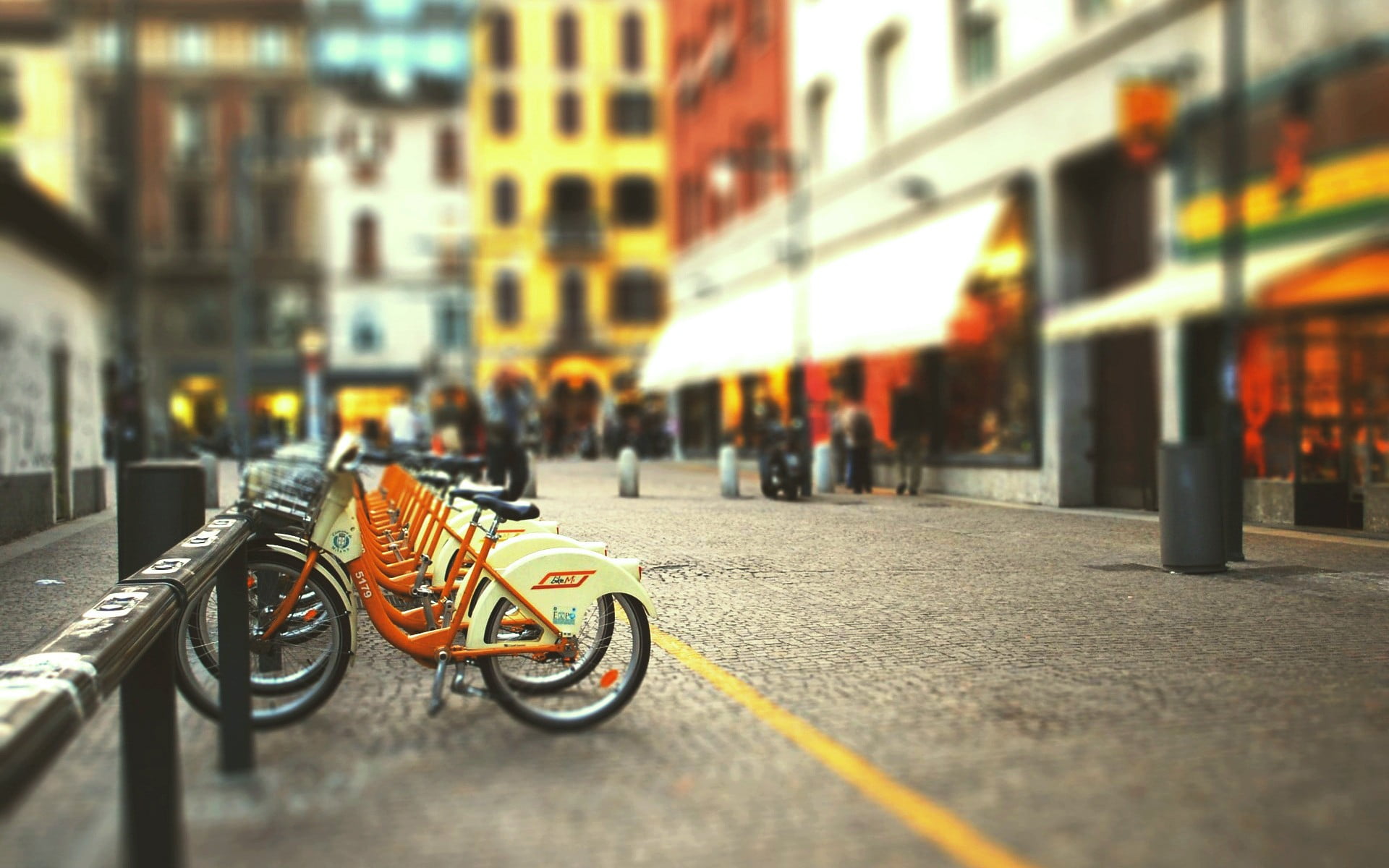 urban Scene, footpath, building, city Life, walking, built structure, tourism, outdoors, city, line, lifestyles, transportation, defocused, orange, famous Place, HD Wallpaper