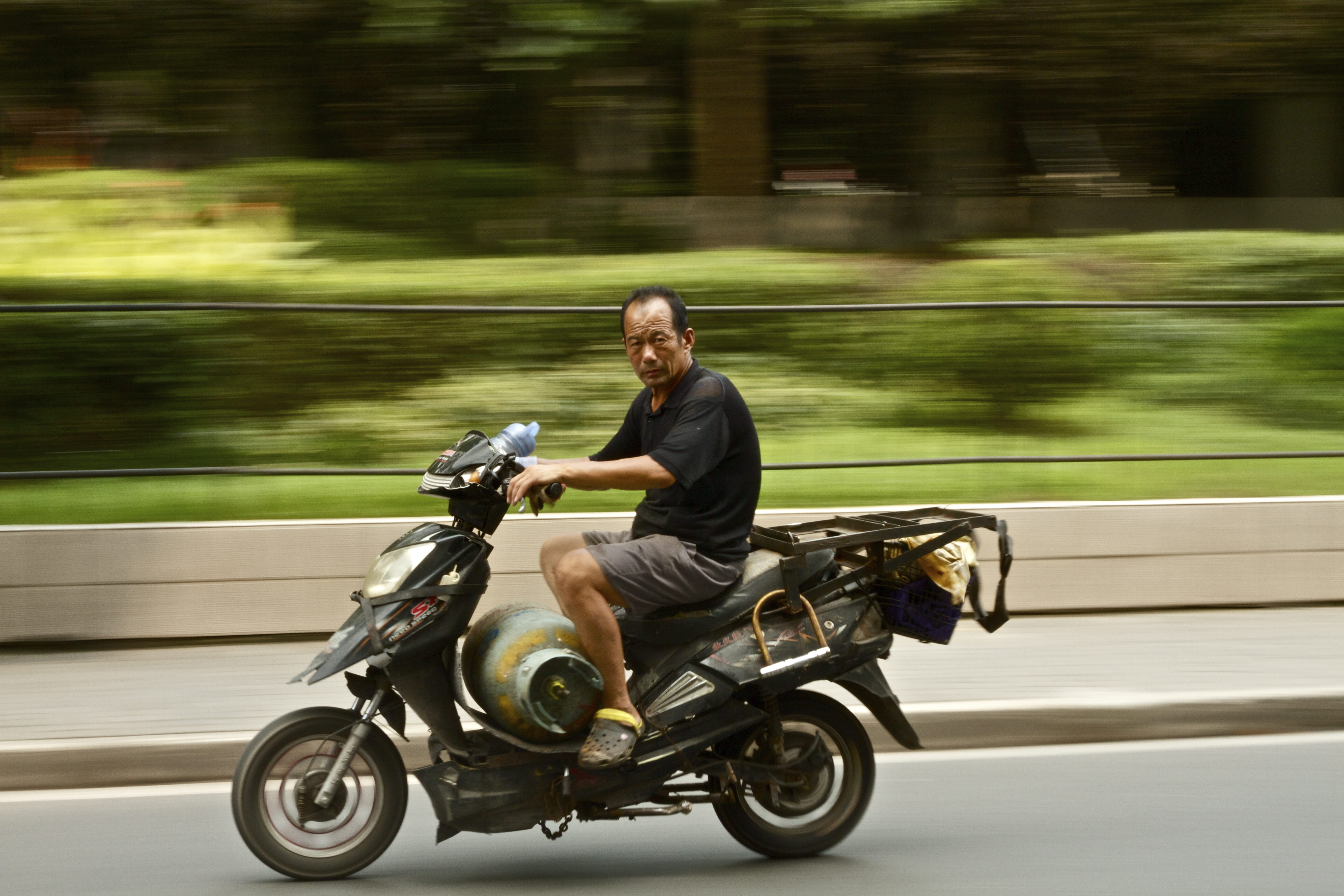 mature men, photo, mode of Transport, men, one man only, brown, clogs, panning, ride, scooter, young at heart, people, riding, motion, day, shirt, t shirt, HD Wallpaper
