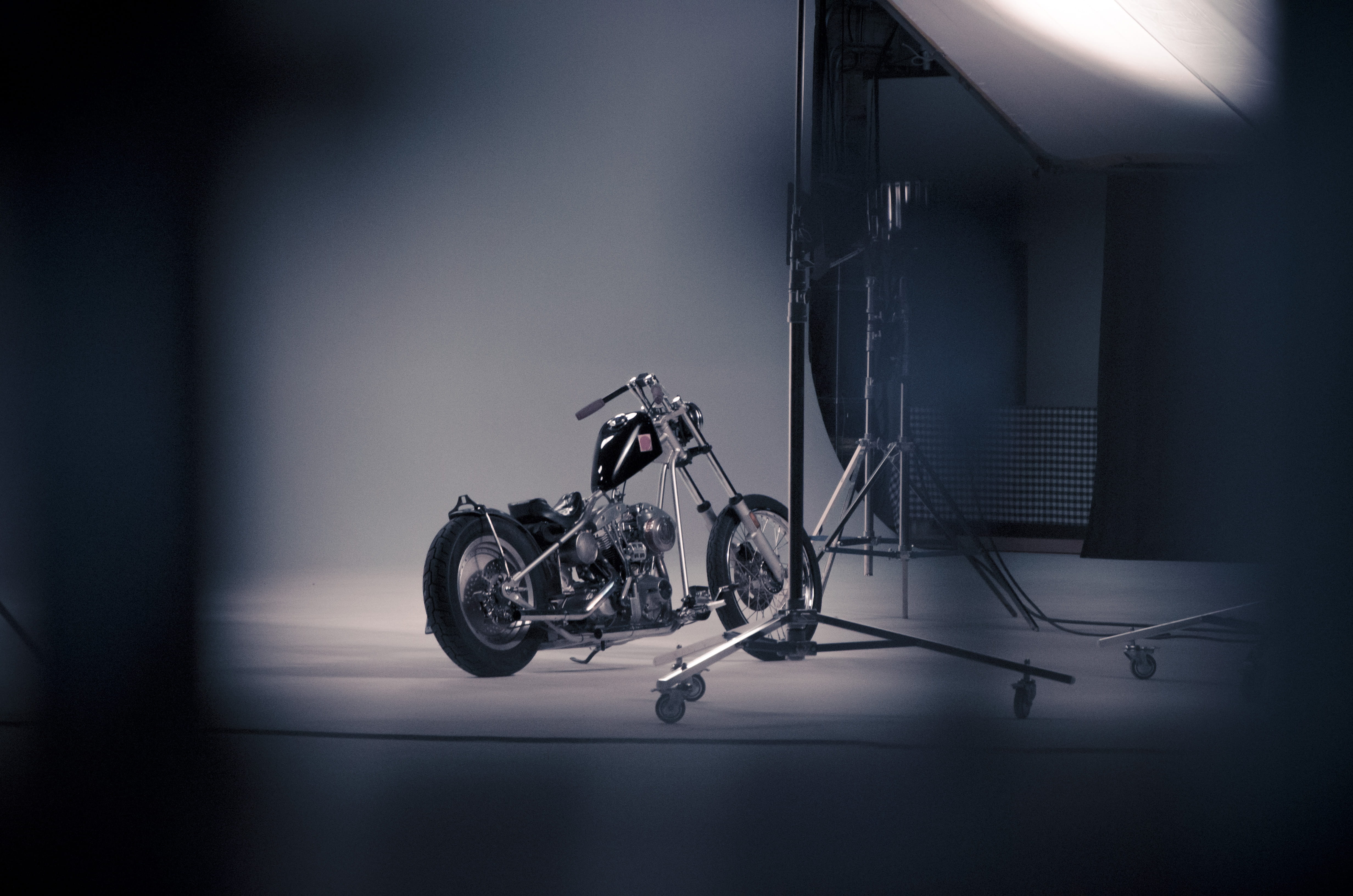 white, engine, bokeh, photography, land vehicle, minneapolis, motor, bike, black color, built structure, photoshoot, indoors, no people, technology, chrome, HD Wallpaper