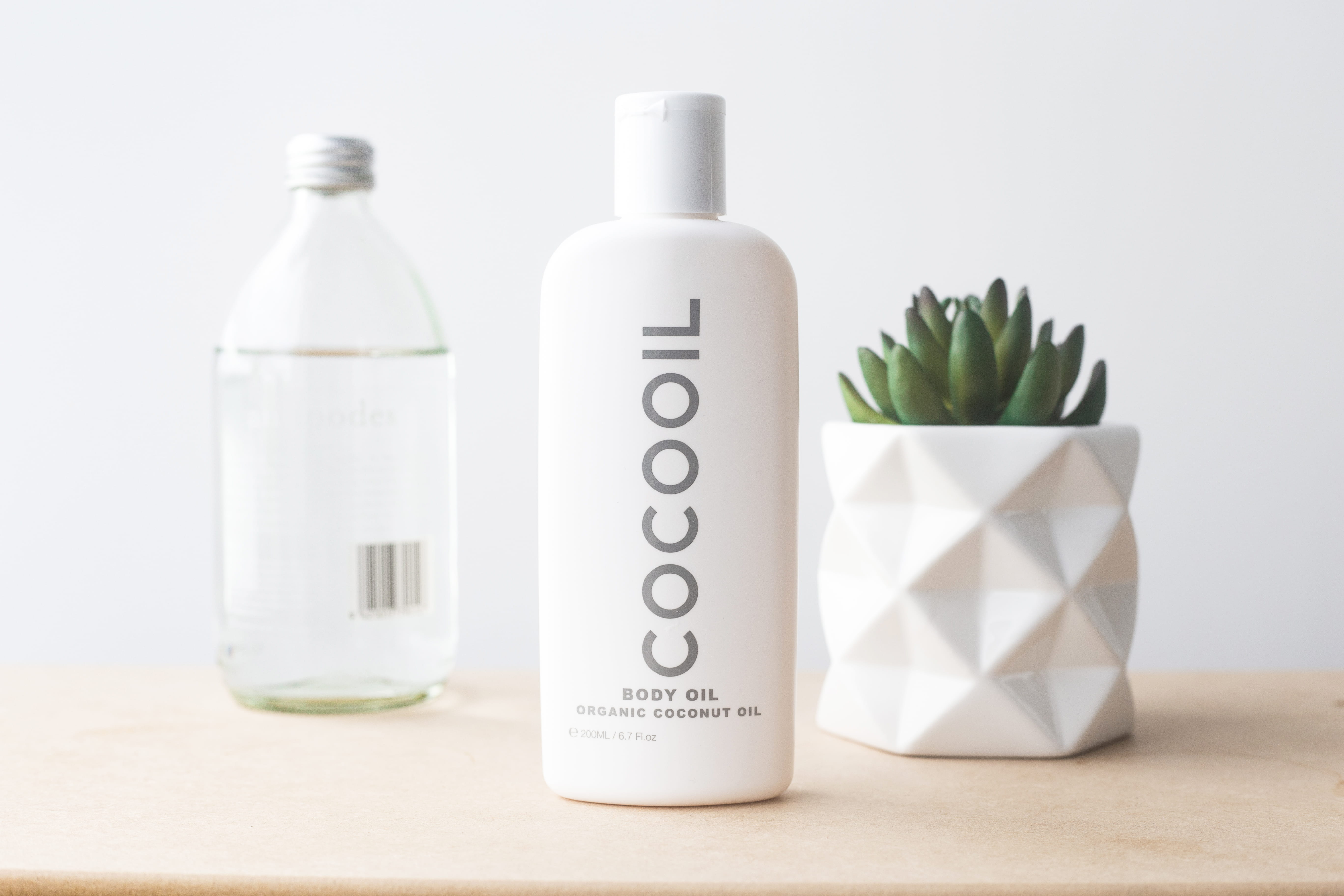 wellness, white background, food and drink, shampoo, minimal, studio shot, bottle, desk, close-up, oil, food, no people, flower, health and wellness, lotion, HD Wallpaper