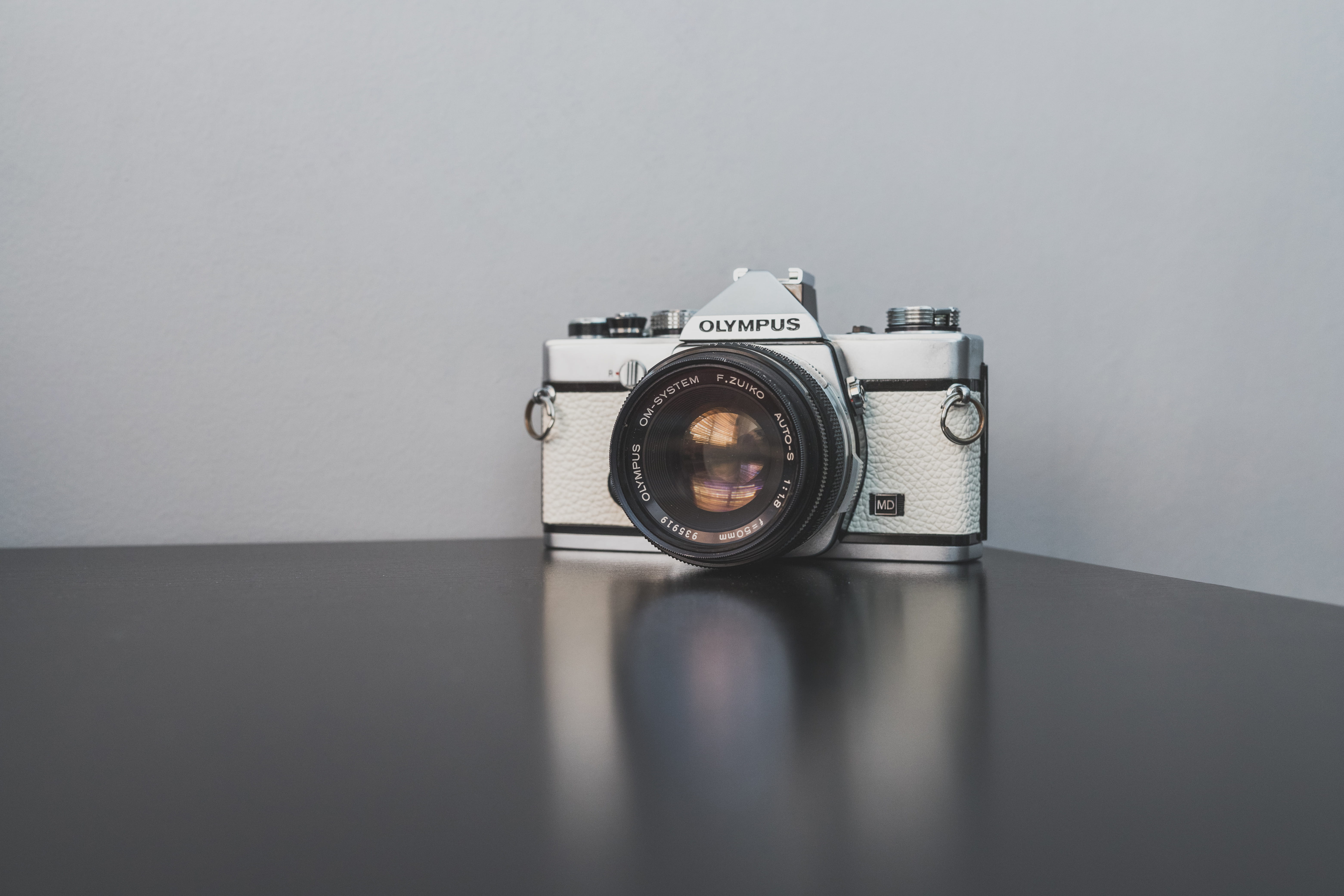 photographing, reflection, gear, olympus, silver colored, lens - eye, still life, digital camera, custom, slr, slr camera, black, studio shot, activity, HD Wallpaper