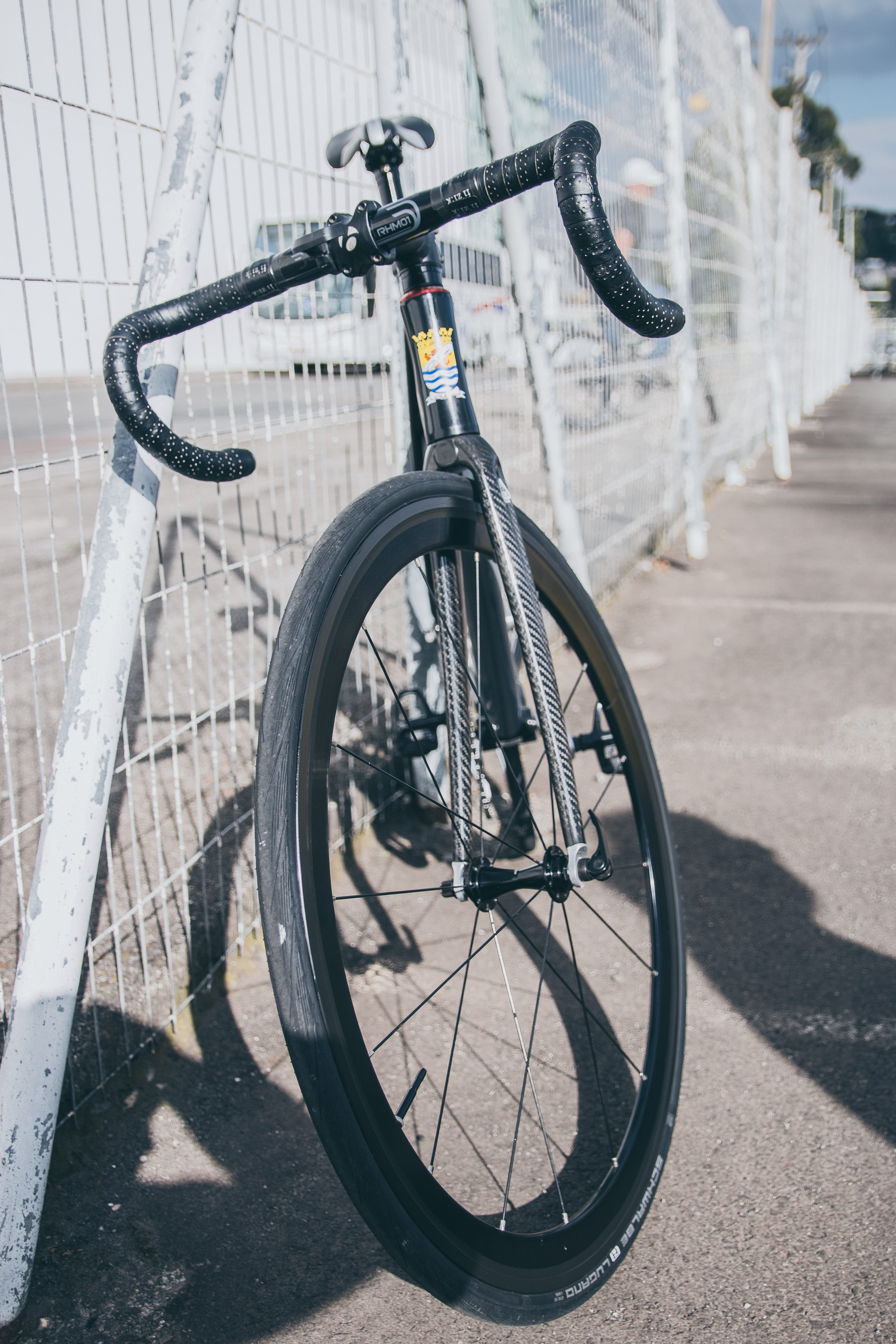 architecture, metal, focus on foreground, no people, handlebar, stationary, built structure, hype, nature, transportation, roadbike, bicycle, land vehicle, Phone HD Wallpaper