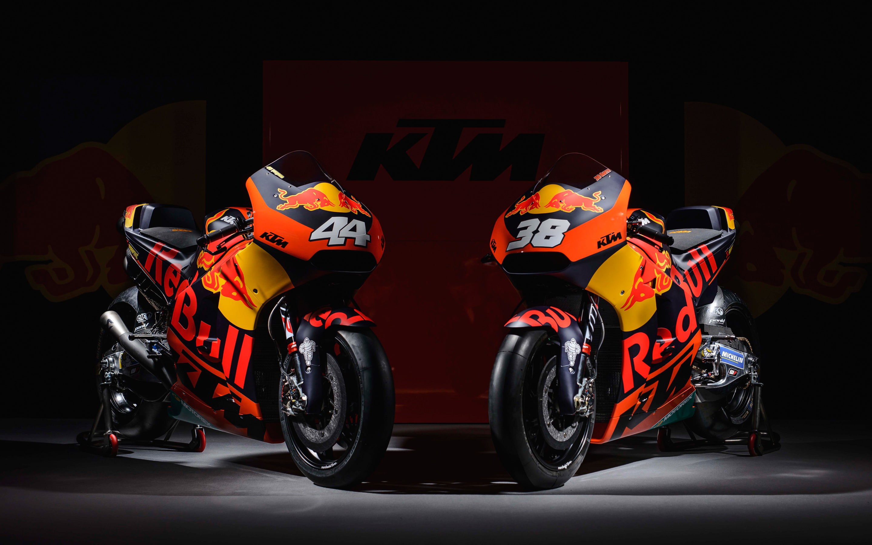 motorsport, wheel, mode of transportation, no people, crash helmet, rc, motor racing track, sport, headwear, studio shot, MotoGP, sports race, competition, HD Wallpaper