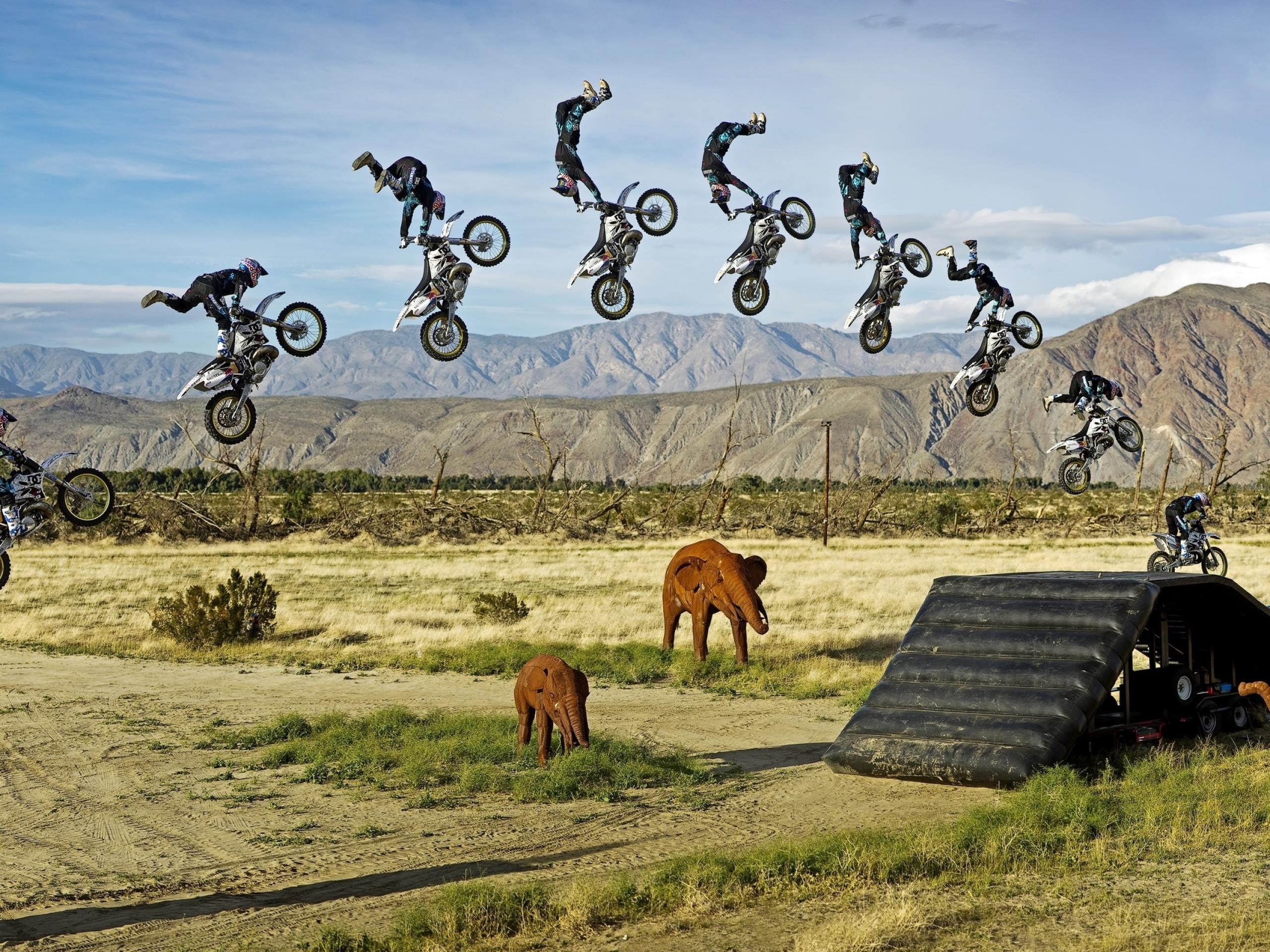 action, dirtbike, dirt, black, sports, 2K, bike, hd, jump, motocross, stop, trick, HD Wallpaper