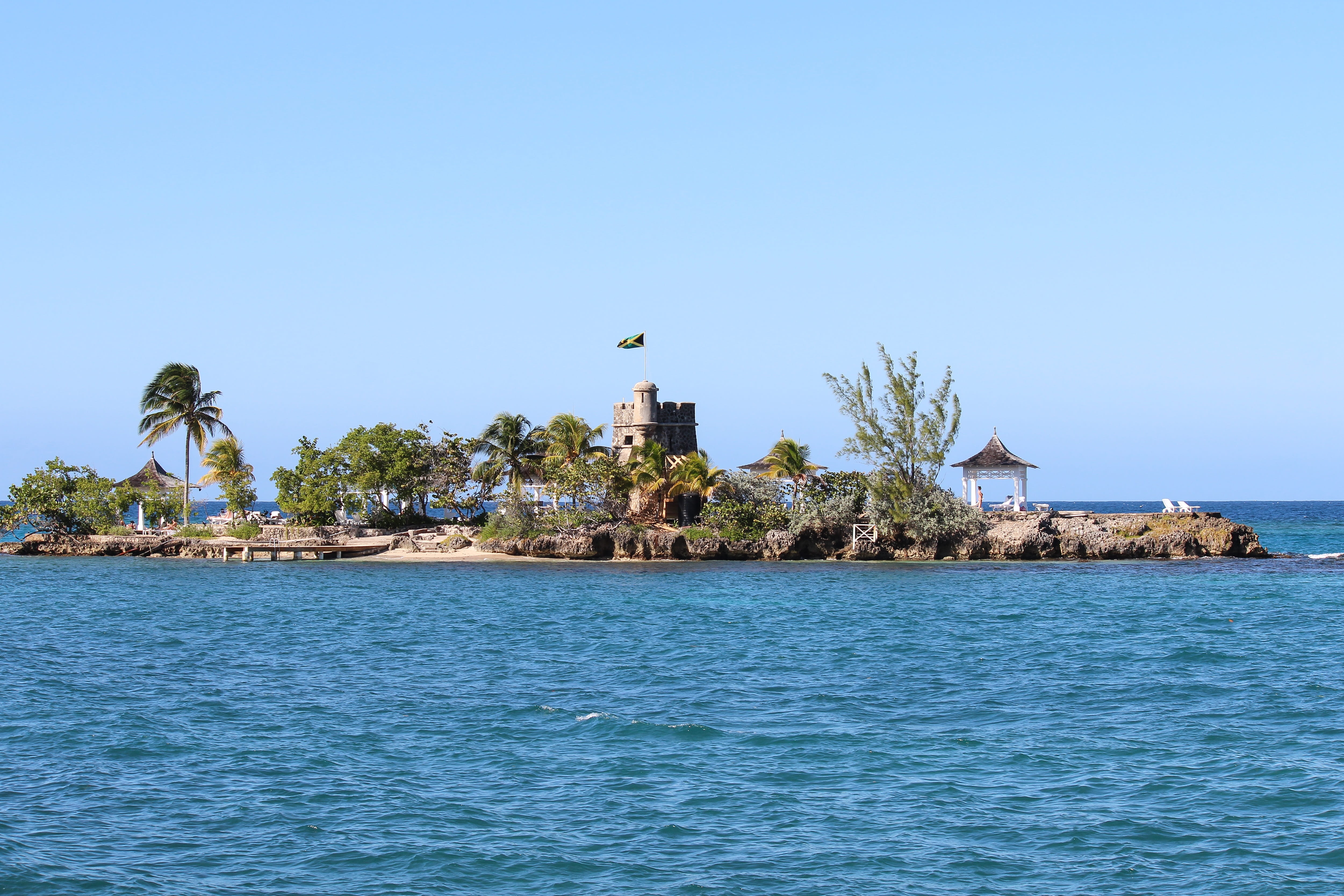 building exterior, beauty in nature, tropical climate, isle, horizon, 4K, plant, outdoor, tanning, sunny, Jamaica, vacation, travel, sunlight, beach, water, HD Wallpaper