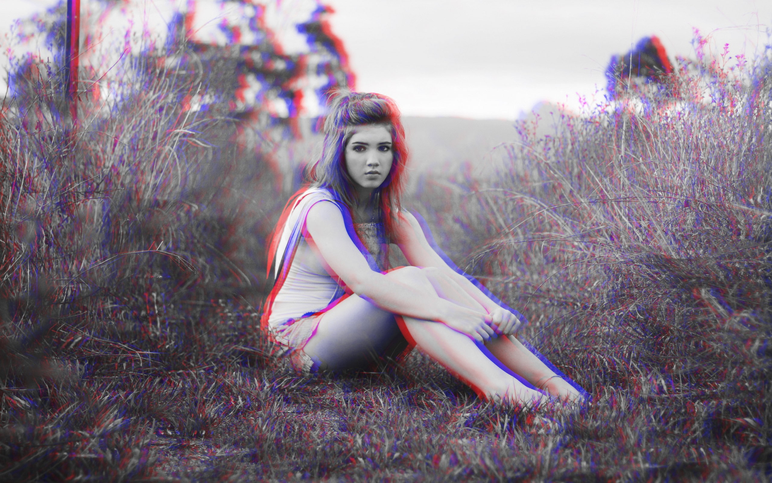 plant, looking at camera, 2K, women outdoors, fashion, leisure activity, hair, land, hairstyle, grass, lifestyles, women, monochrome, full length, anaglyph 3D, HD Wallpaper