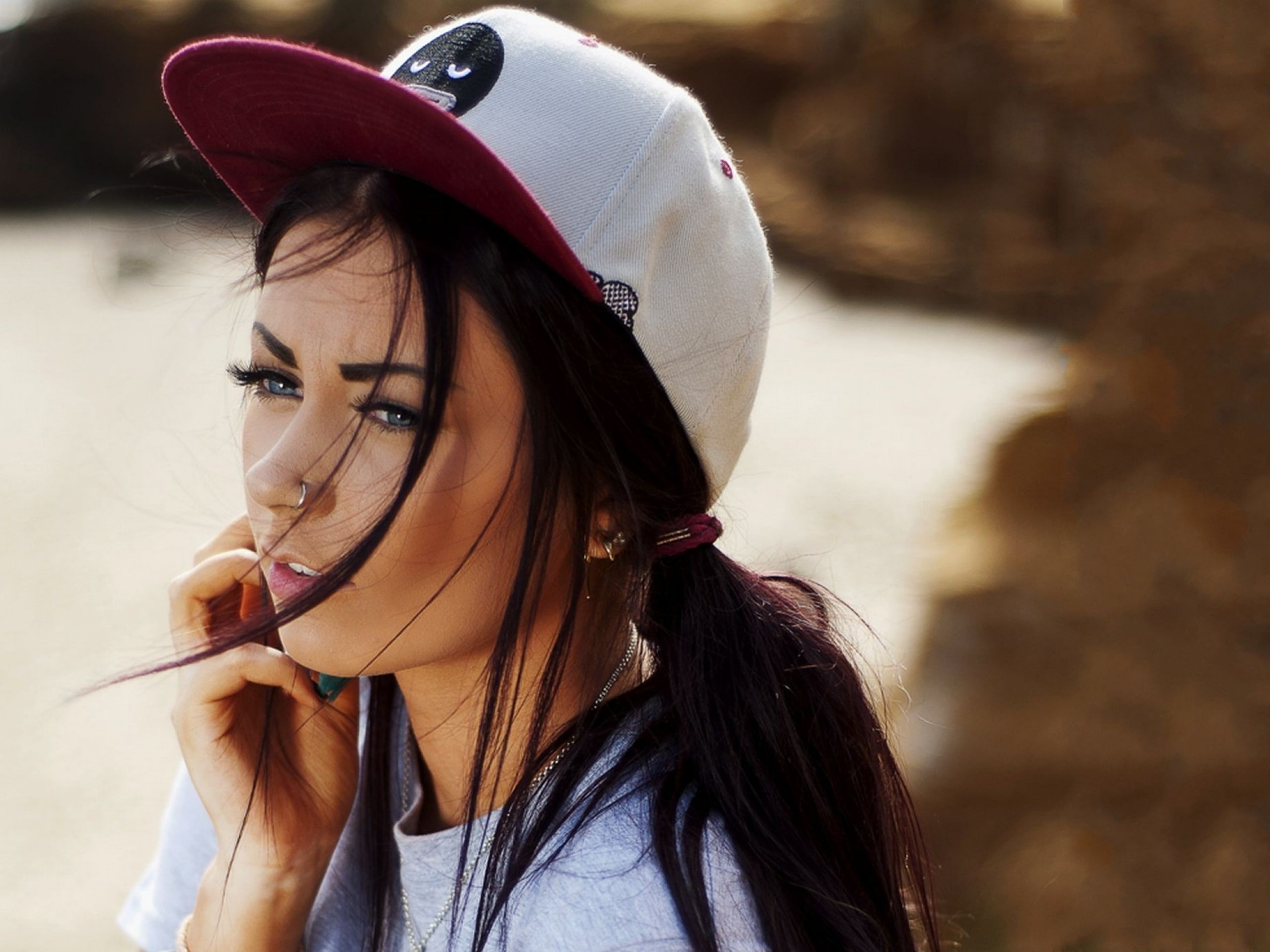 2K, nose rings, black hair, women, hat, blurred, Danielle Mansutti, HD Wallpaper