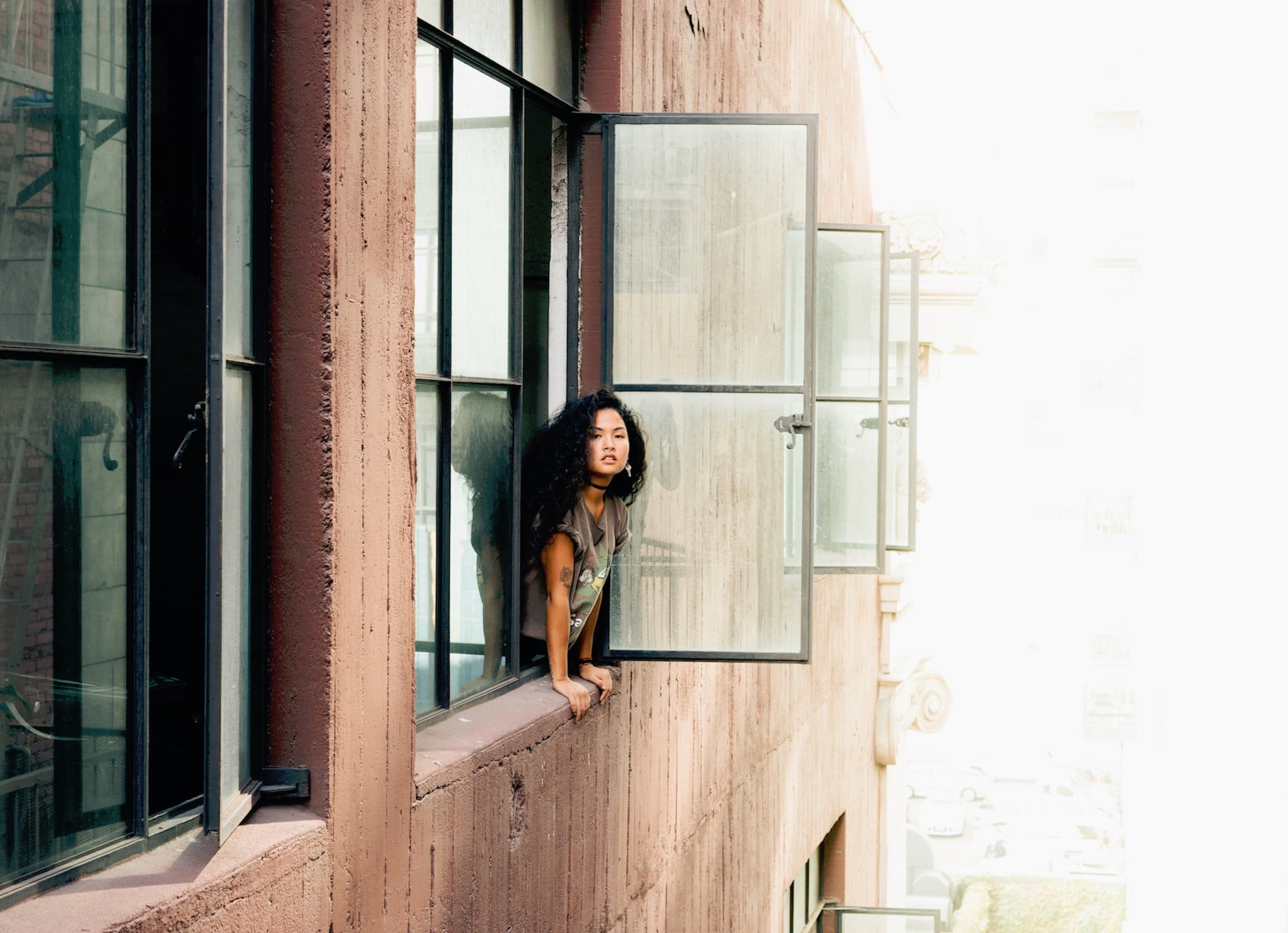 hair, 1080P, building, real people, hairstyle, adult, urban Scene, lady, contemplation, long hair, woman, standing, city, built structure, daytime, looking, HD Wallpaper