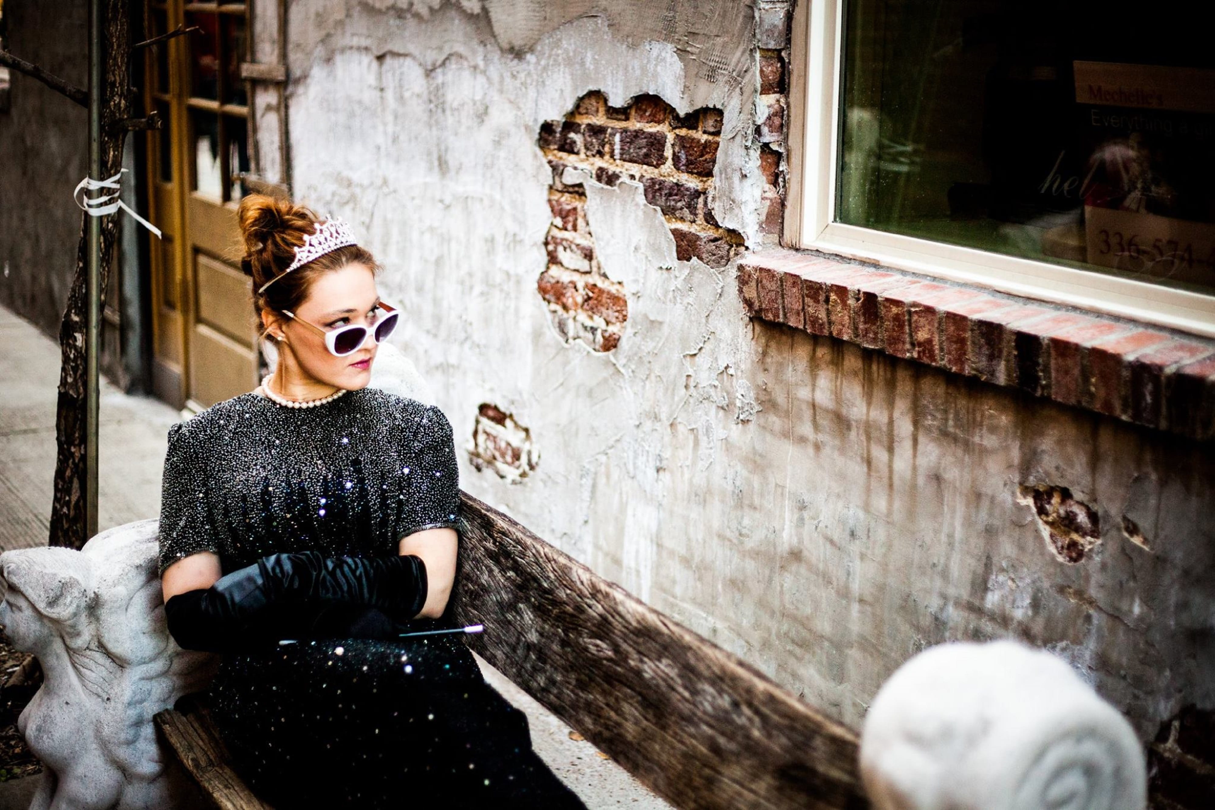 window, one Person, bench, beside, emotion, females, portrait, fashion, facing, young adult, wall, women, Breakfast at Tiffany’s, day, people, architecture, HD Wallpaper