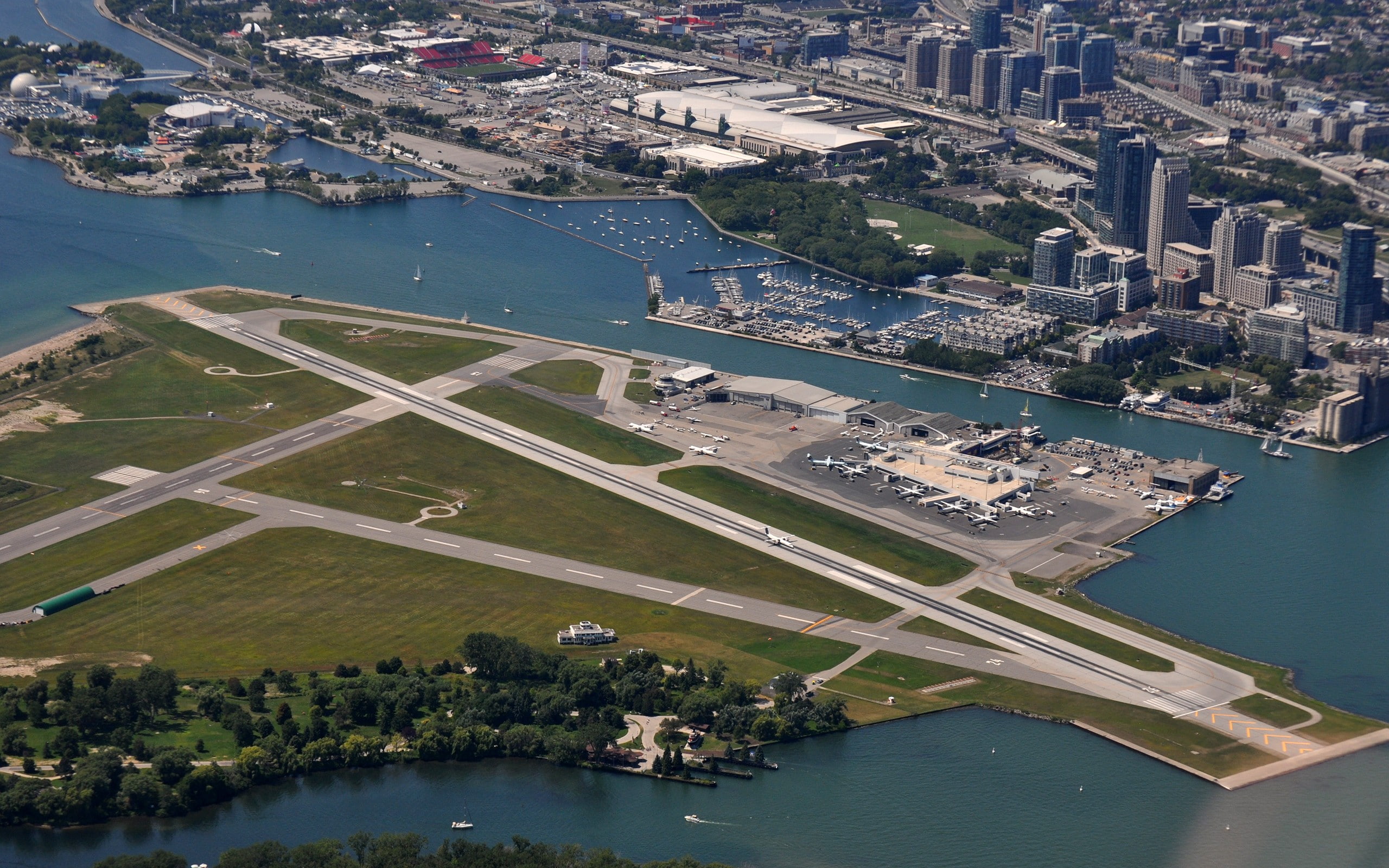 outdoors, mode of transportation, building, 2K, high angle view, travel, day, aerial view, tourism, travel destinations, Toronto Island Airport, no people, HD Wallpaper