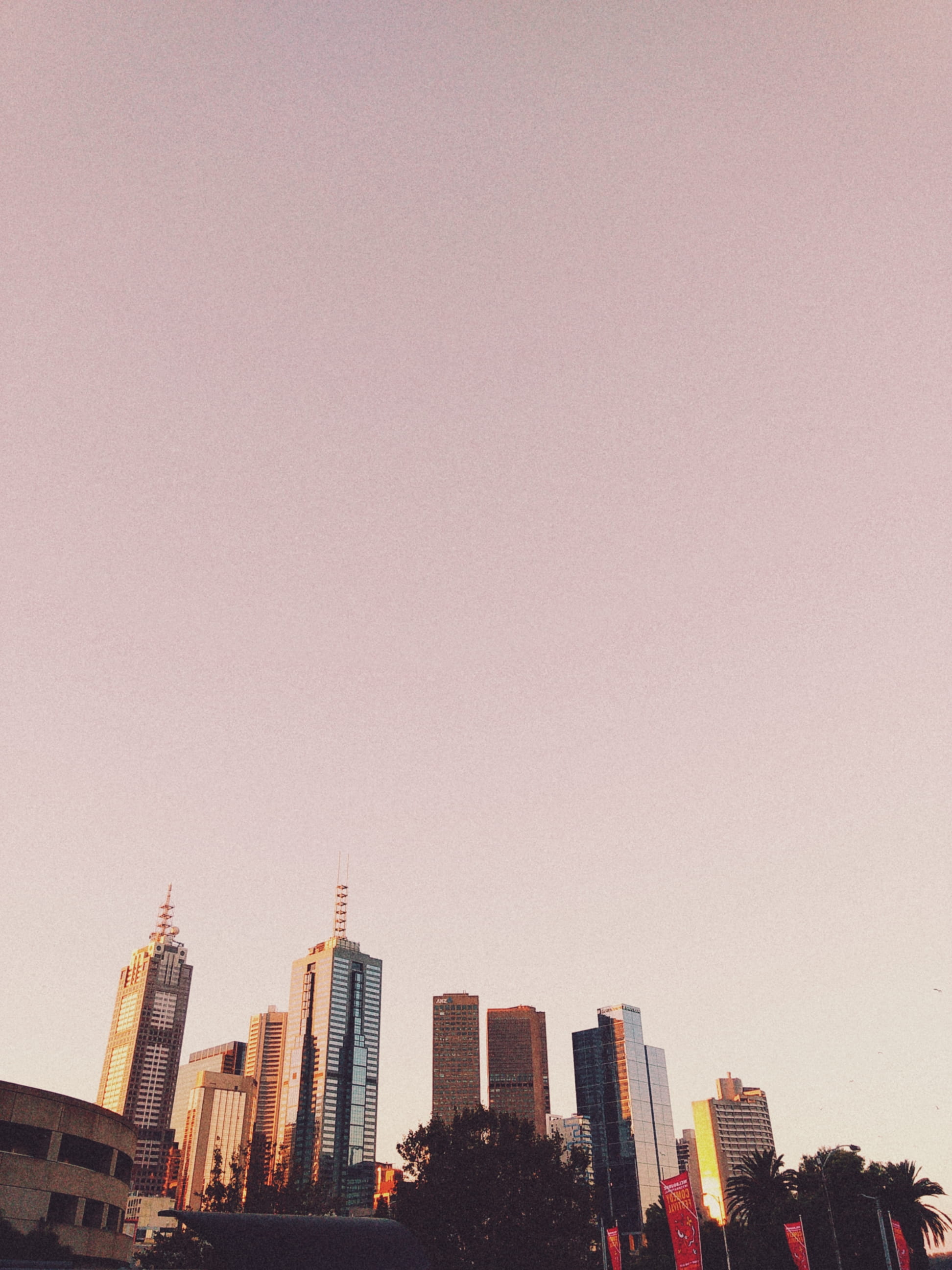 skyscraper, outdoors, 2K, no people, sky scraper, australia, building exterior, melbourne, clear sky, landscape, financial district, apartment, nature, Phone HD Wallpaper