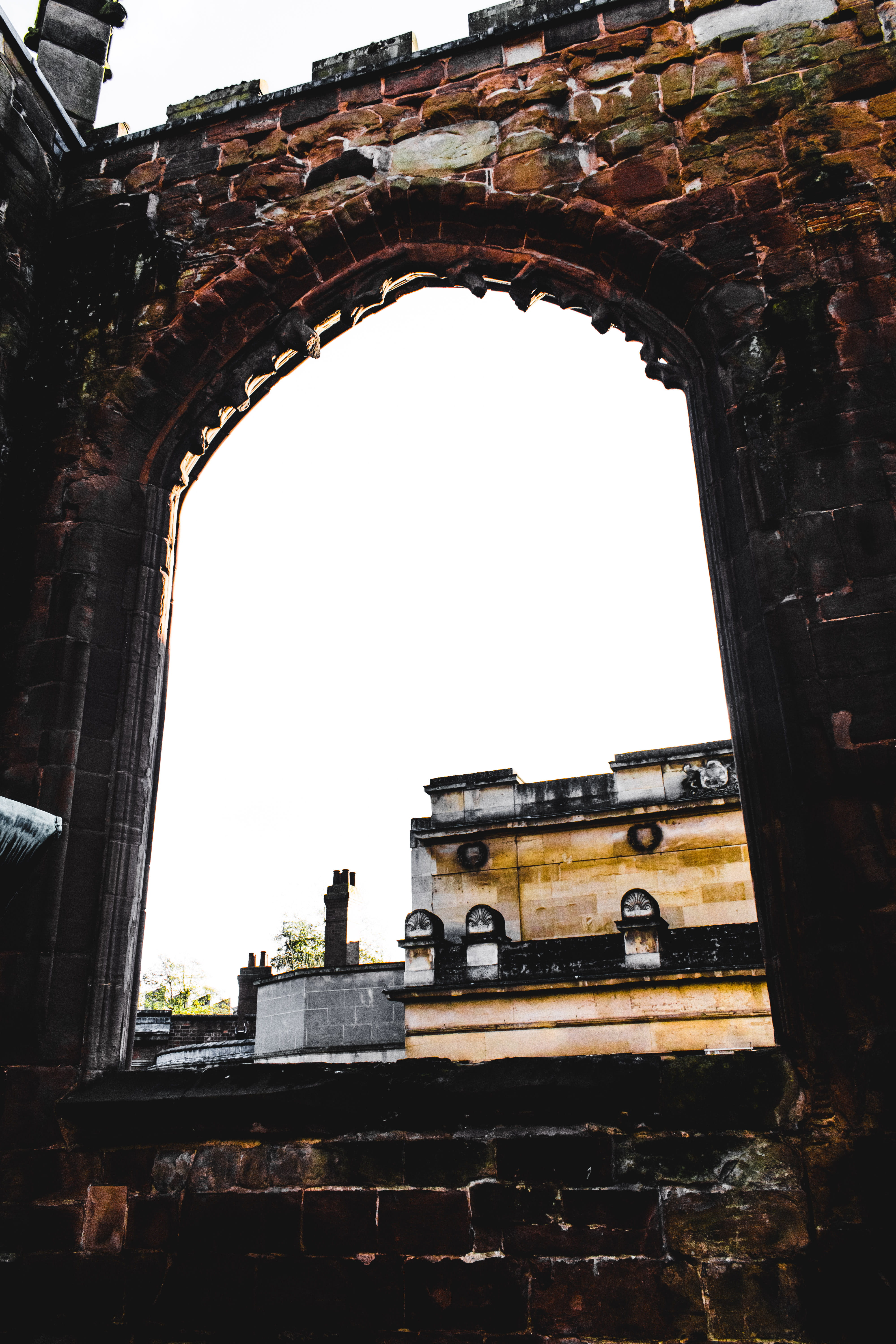 low angle view, tourism, united kingdom, travel destinations, ancient, travel, building exterior, brick, love, sky, faith, arched, world war 2, arch, city, Phone HD Wallpaper