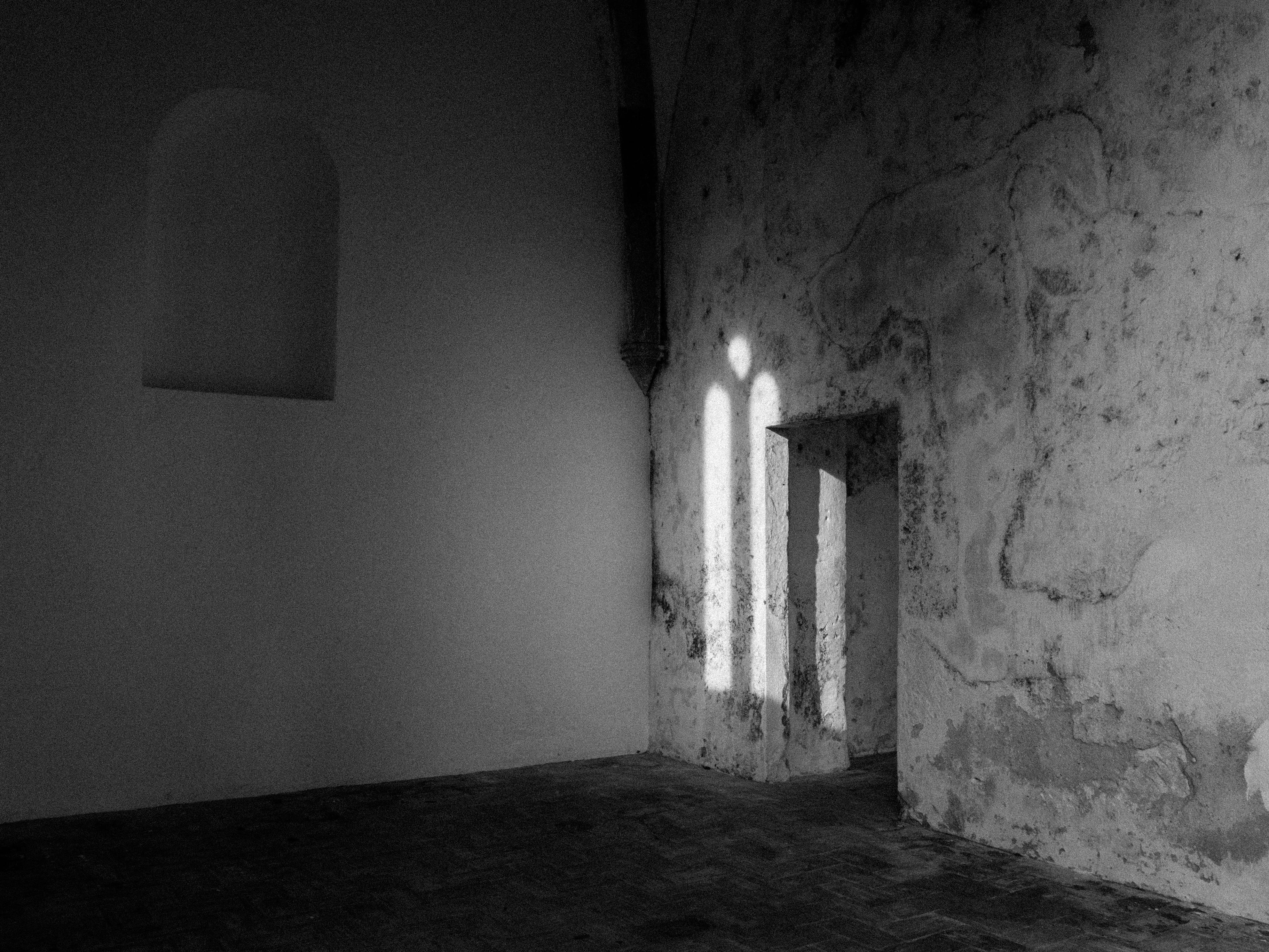abandoned, absence, indoors, chapel, architectural column, nature, building, home interior, domestic room, ruin, history, gardasee - hafen von villa, house, HD Wallpaper