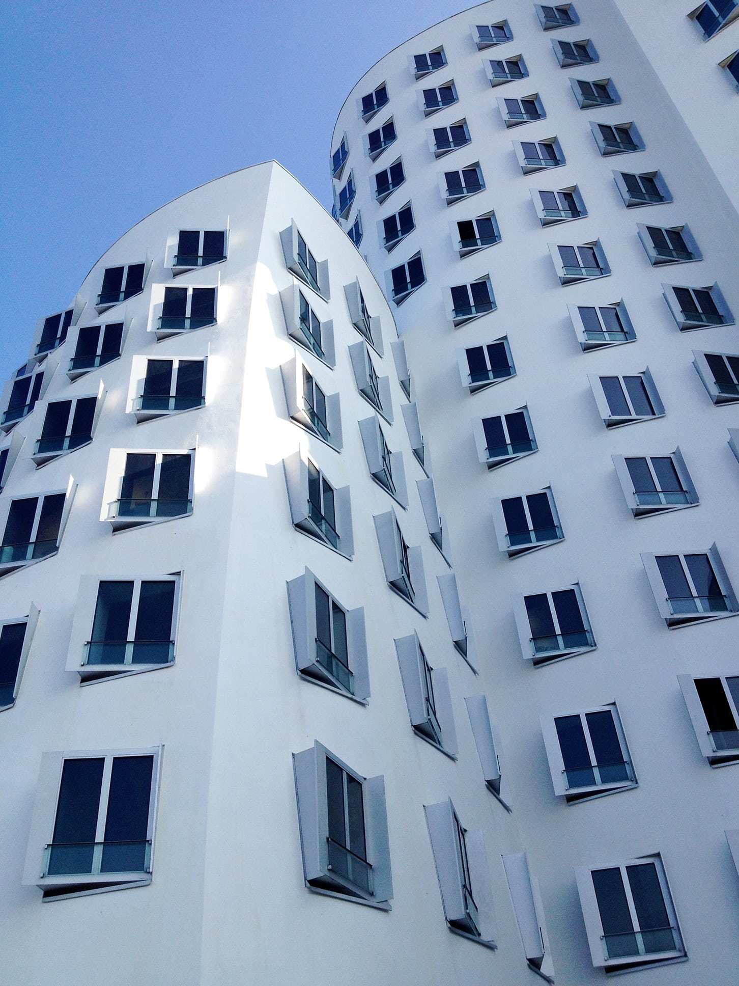 no people, building, office building exterior, residential district, city, day, apartment, tall - high, building exterior, in a row, clear sky, window, Phone HD Wallpaper
