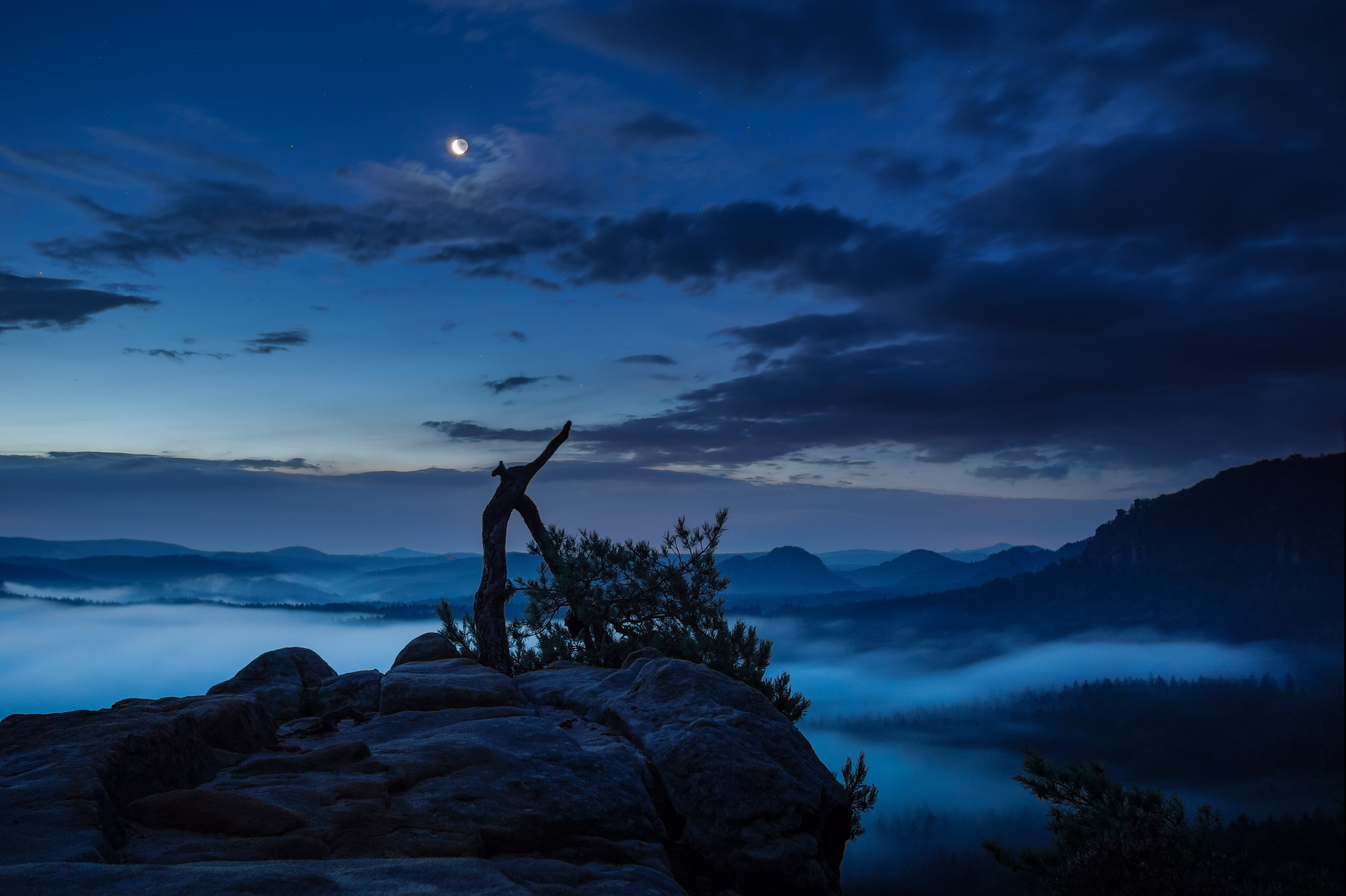 people, hiking, rock formation, formation, Fog, Fairy Tail, photography, Explore, rock, Nacht, Sony  a6000, mountain, Sächsische-Schweiz, Nebel, sunset, HD Wallpaper