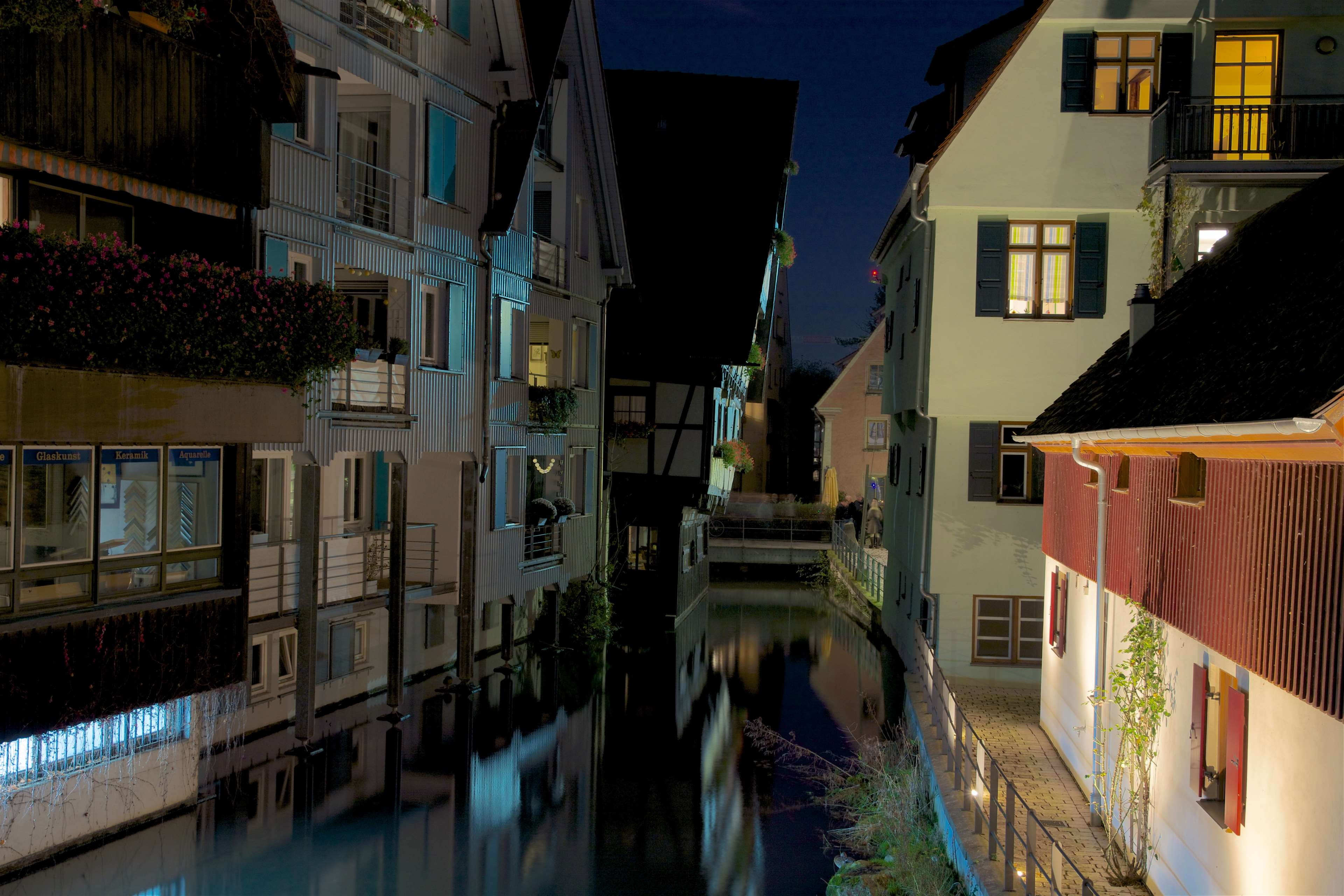 street, outdoors, window, nature, town, waterfront, building, ulm, no people, nacht, 4K, built structure, water, transportation, canal, city, building exterior, HD Wallpaper