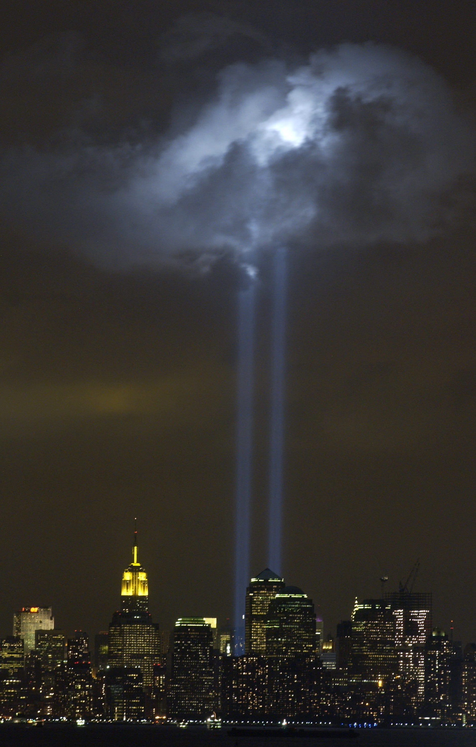 tribute, cloud - sky, 2K, nyc, new, urban, sky, travel destinations, usa, outdoors, built structure, spire, New York City, modern, beams, building, Memorial, Phone HD Wallpaper