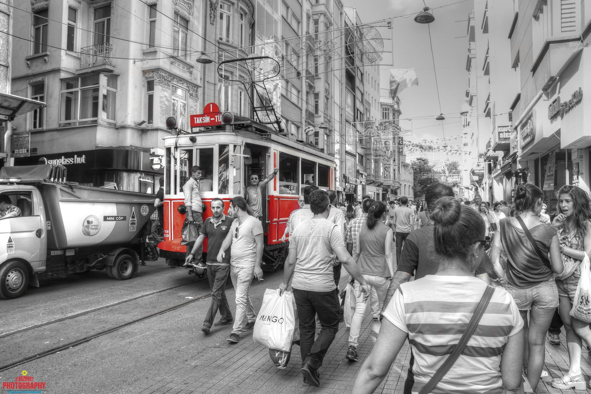 mode of transportation, land vehicle, adult, architecture, transportation, 1080P, real people, city, Istanbul, women, İstiklal Caddesi, city street, street, HD Wallpaper