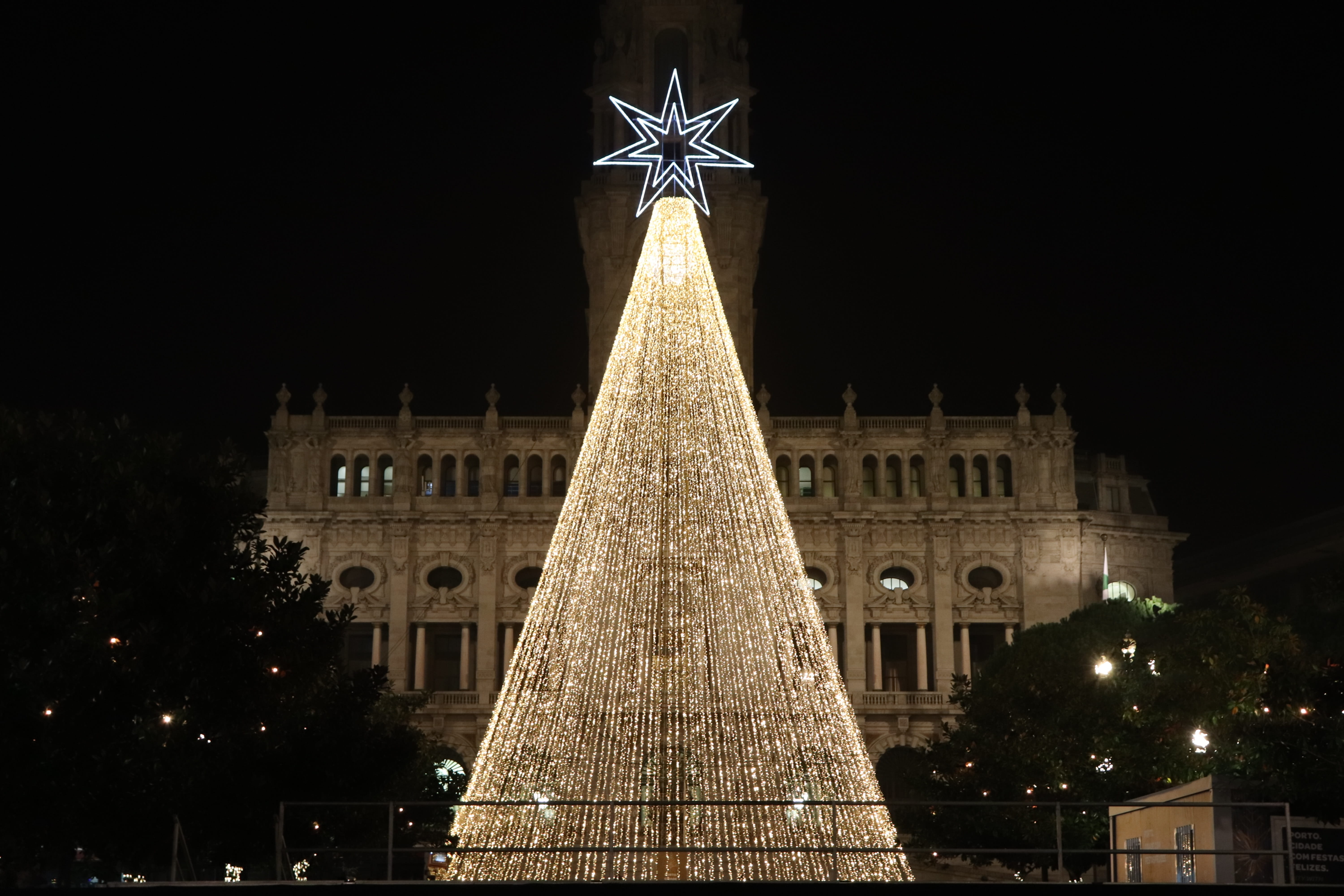 architecture, 5K, christmas ornament, night, christmas decoration, building exterior, no people, travel destinations, christmas, built structure, illuminated, HD Wallpaper