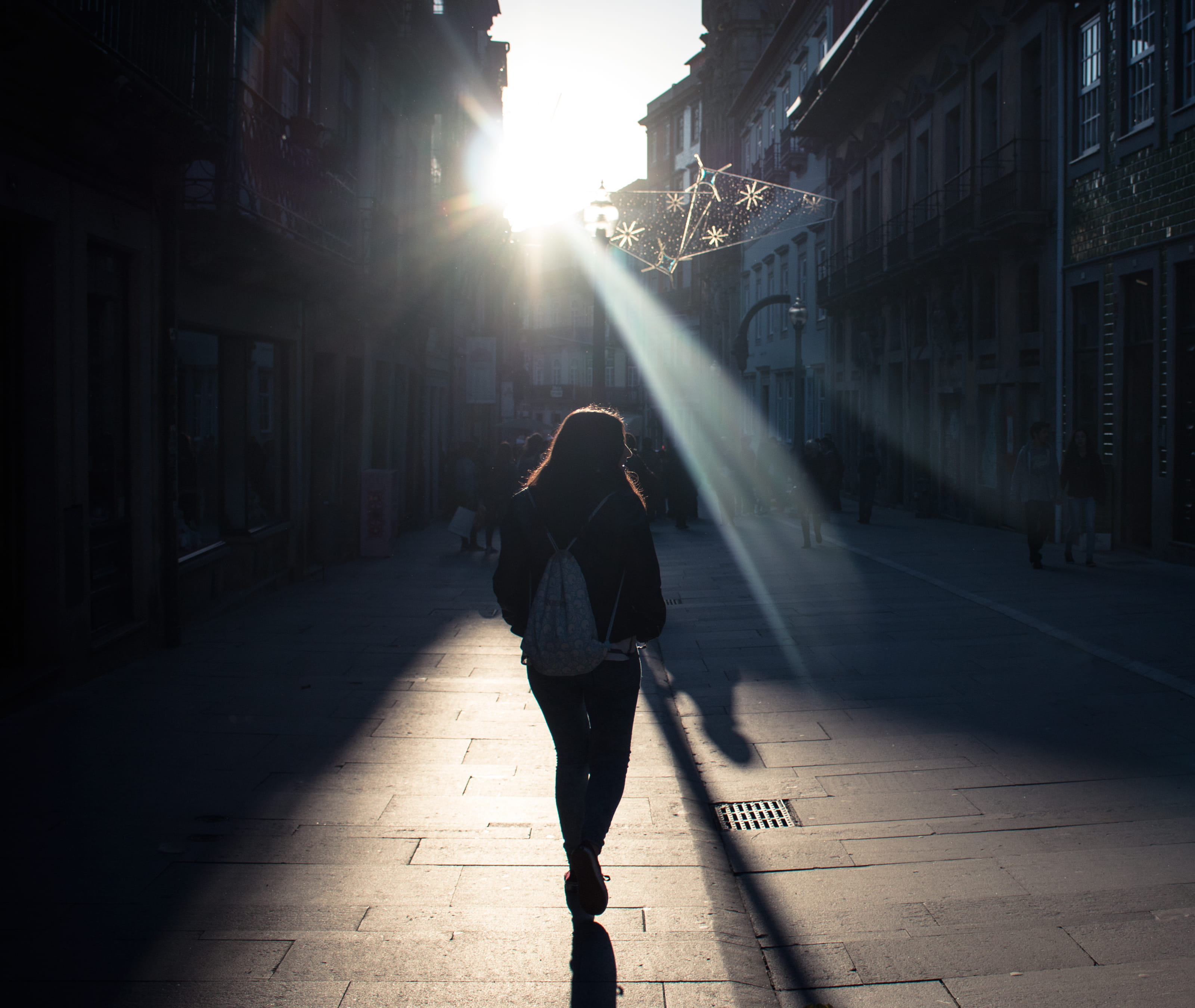 rua das flores, lens flare, one person, 2K, real people, light, rear view, porto, city life, street, sunlight, bright, walk, sunbeam, portugal, footpath, HD Wallpaper
