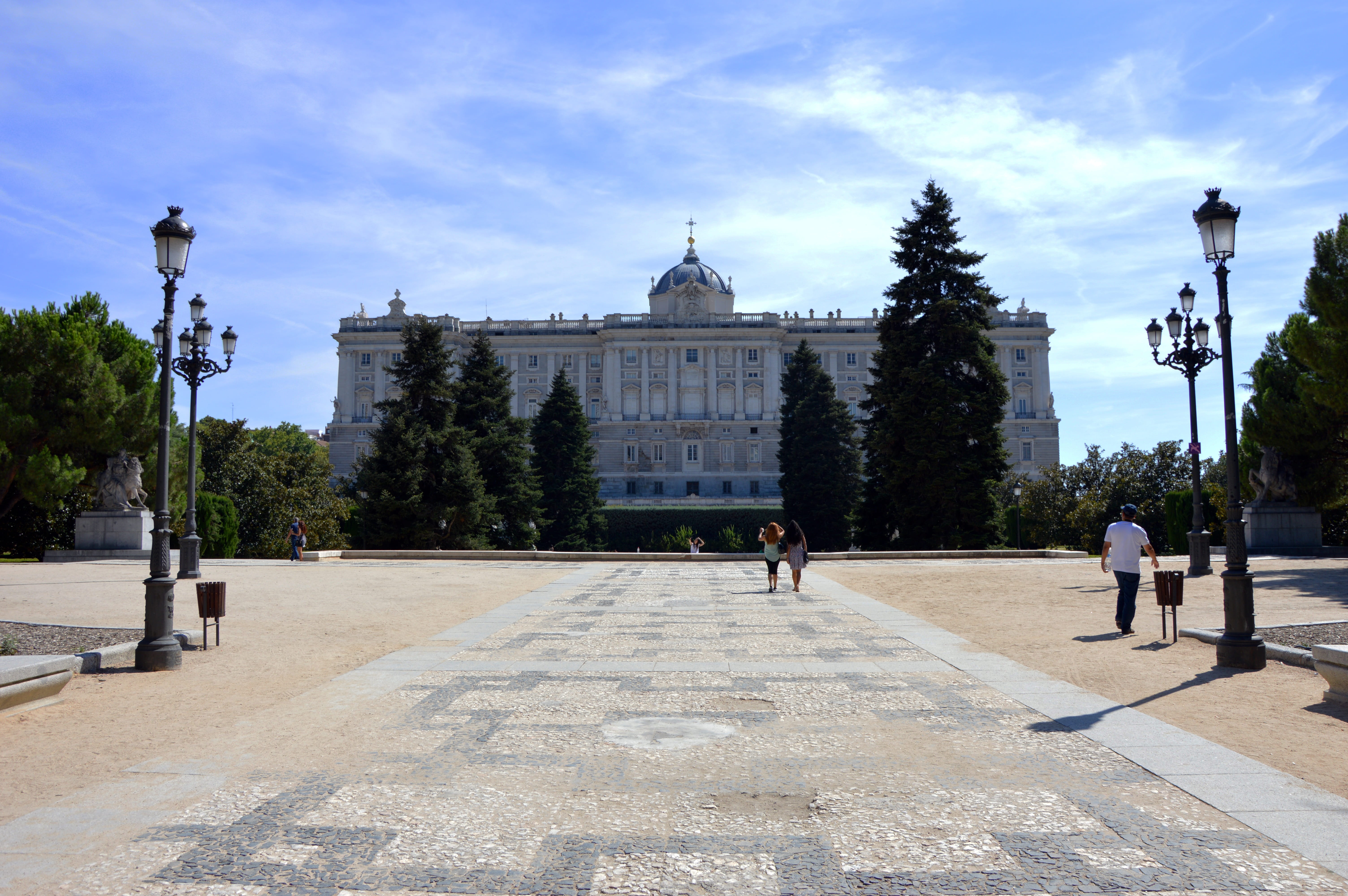 men, light, time, sun, Monarchy, Spain, nature, relaxation, holiday, travel, real people, 5K, day, tourism, attraction, religion, castle, Court, outdoors, HD Wallpaper