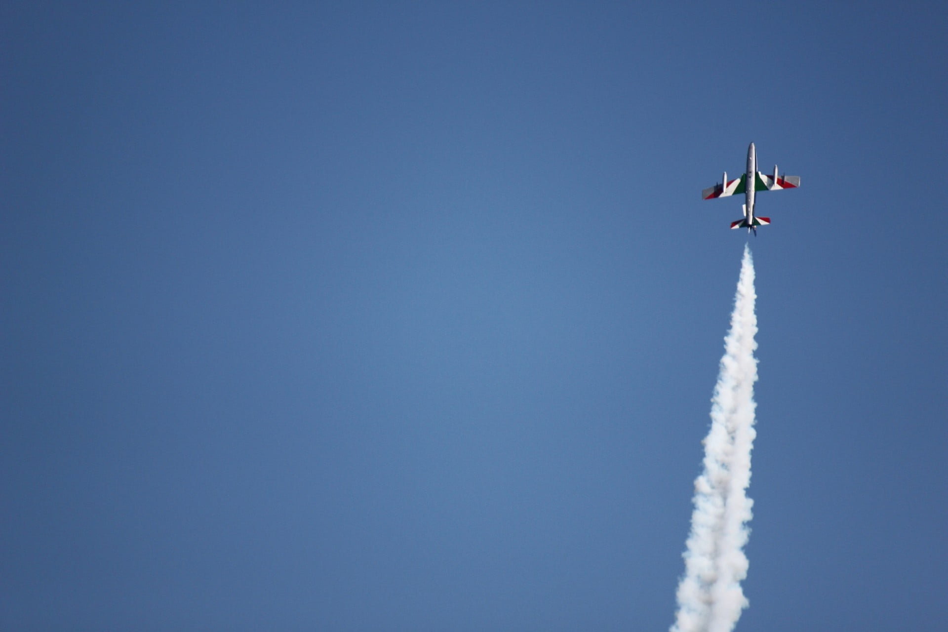 on the move, airshow, contrails, Italian Air Force, sky, 1080P, outdoors, flying, cloud - sky, transportation, nature, necklace, aerobatics, vapor trail, HD Wallpaper
