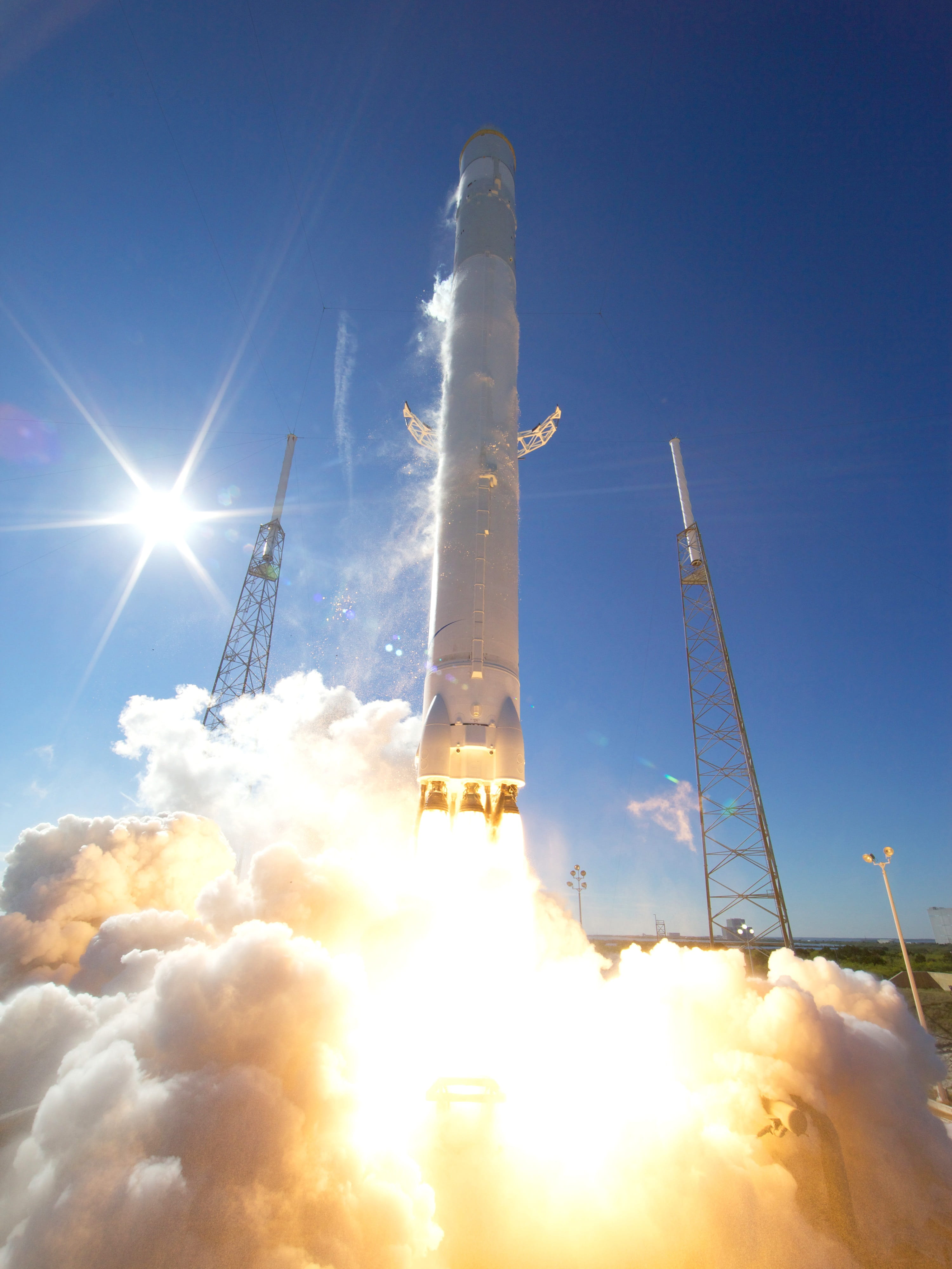 Lift-Off, industry, streaming, launch, sunlight, propulsion, taking, air pollution, spaceship, sky, fuel, factory, speed, spacecraft, shuttle, white, built structure, Phone HD Wallpaper
