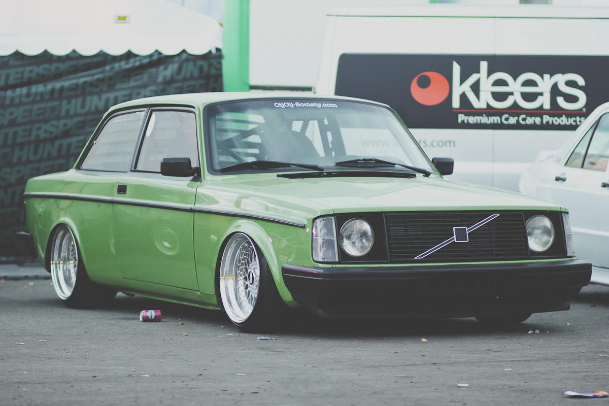 Volvo 240, stationary, text, street, building exterior, morning, land vehicle, architecture, motor vehicle, western script, built structure, sports car, HD Wallpaper