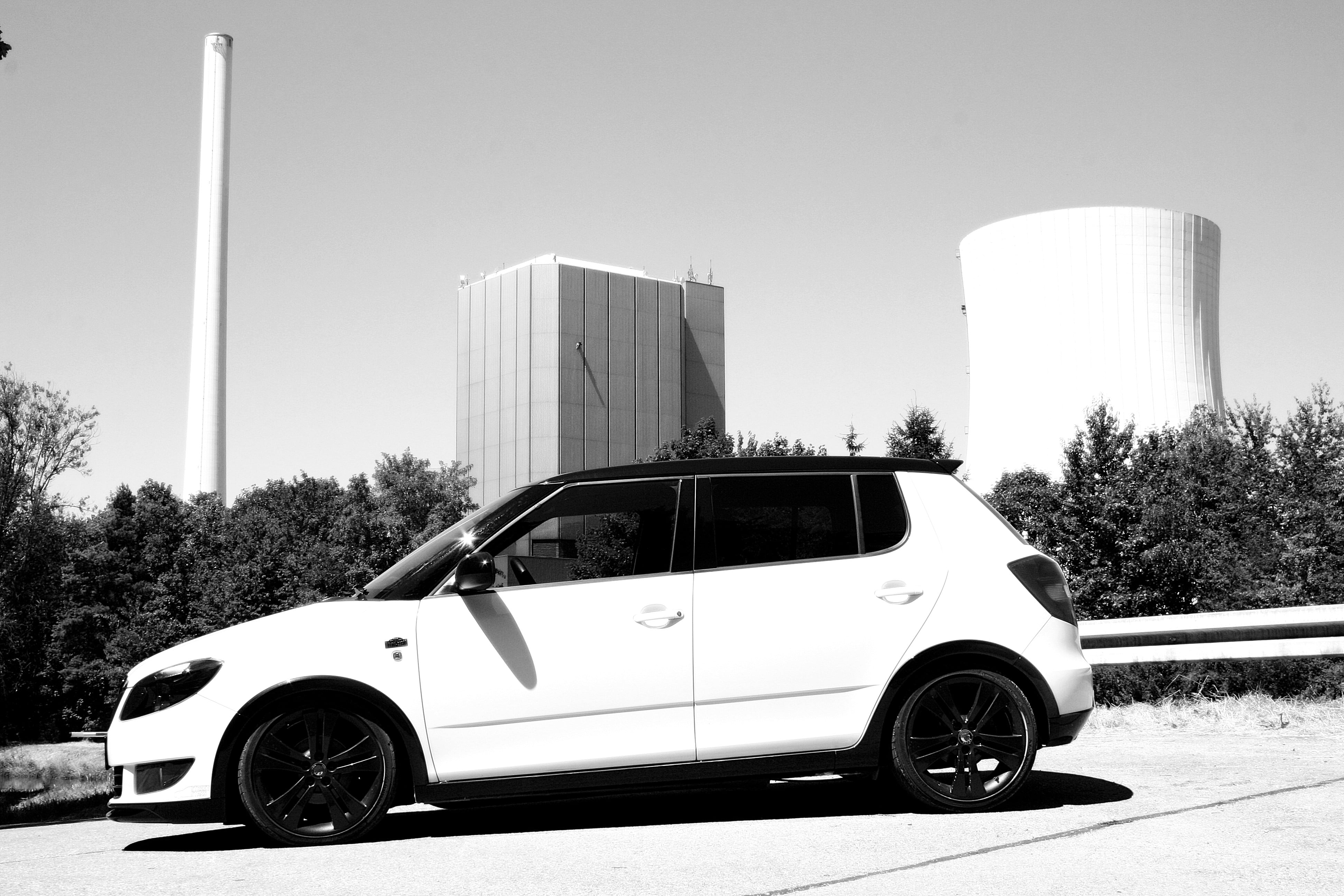 built structure, street, Skoda, car, photography, Škoda Fabia, door, city, sky, building exterior, 4K, day, nature, clear sky, monochrome, hatchback, no people, HD Wallpaper