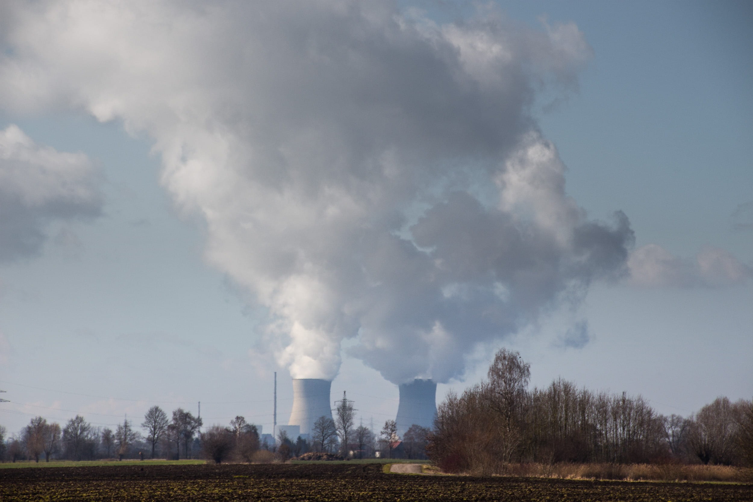 no people, built structure, emitting, environment, smoke - physical structure, plant, clouds, nature, nuclear, pollution, sky, industry, Nuclear Power Plant, HD Wallpaper