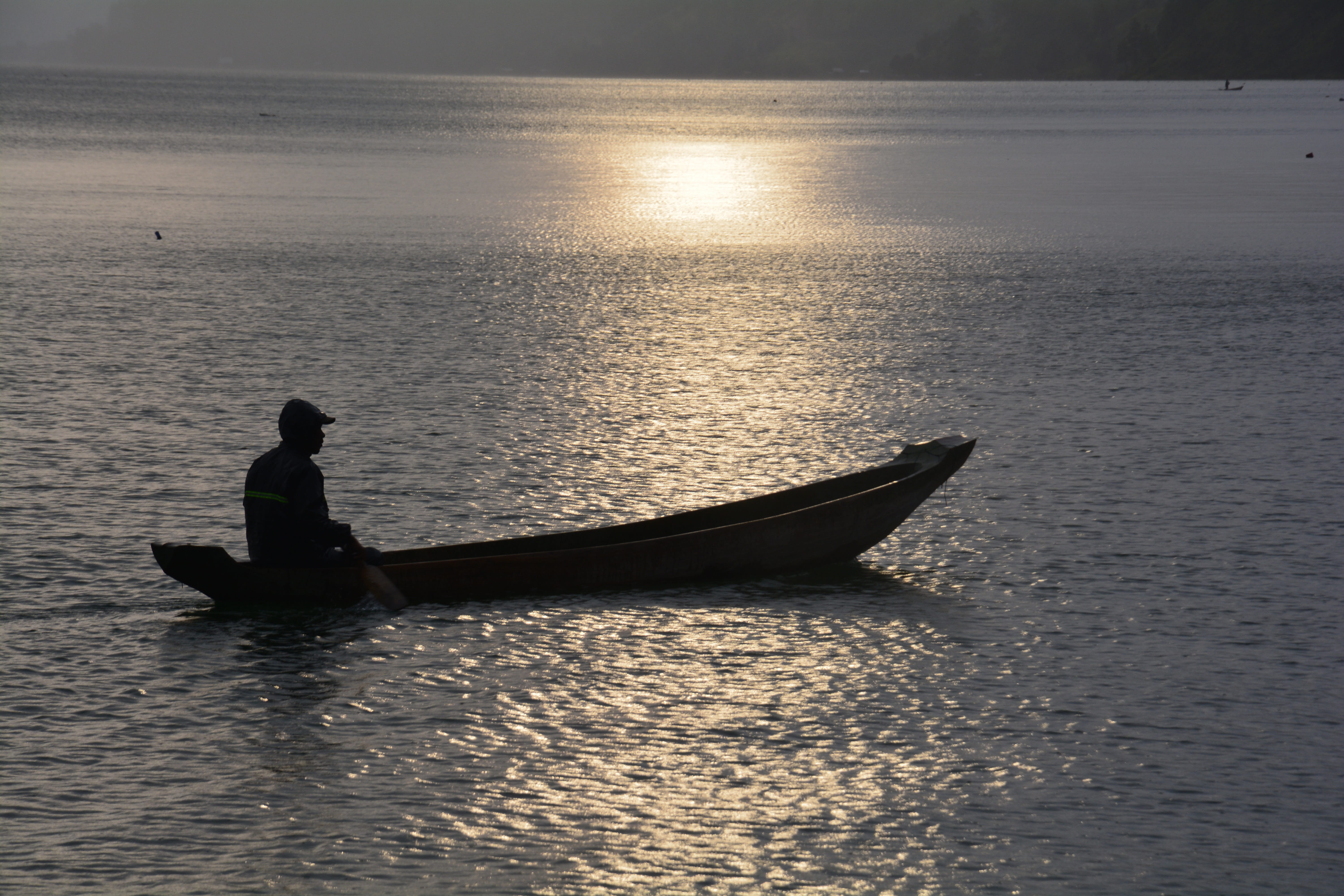 horizon over water, water, fisherman, one person, 5K, waterfront, takengon, leisure activity, men, real people, tranquility, sea, rowboat, transportation, HD Wallpaper