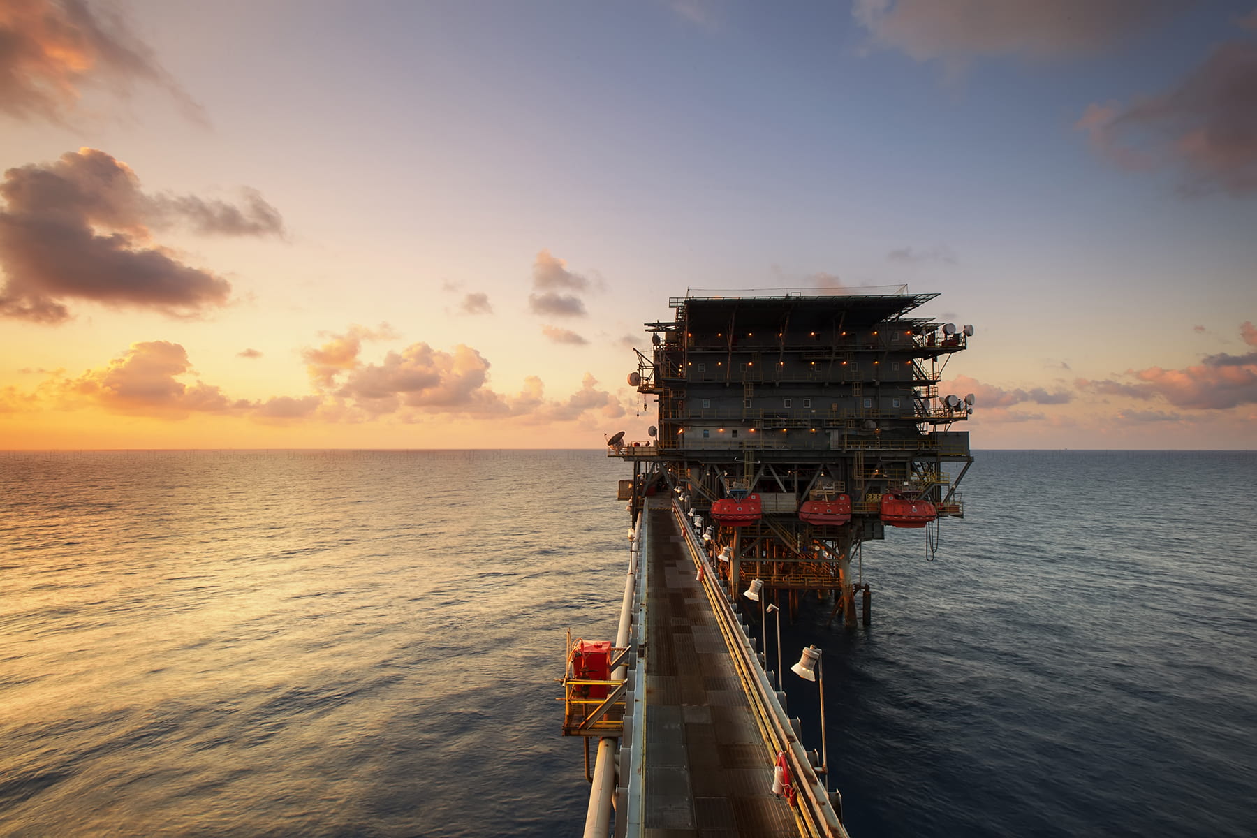 oil rig, platform, fuel and power generation, nature, sunset, ocean, scenics - nature, offshore platform, oil industry, water, sky, sea, body, clouds, horizon over water, HD Wallpaper