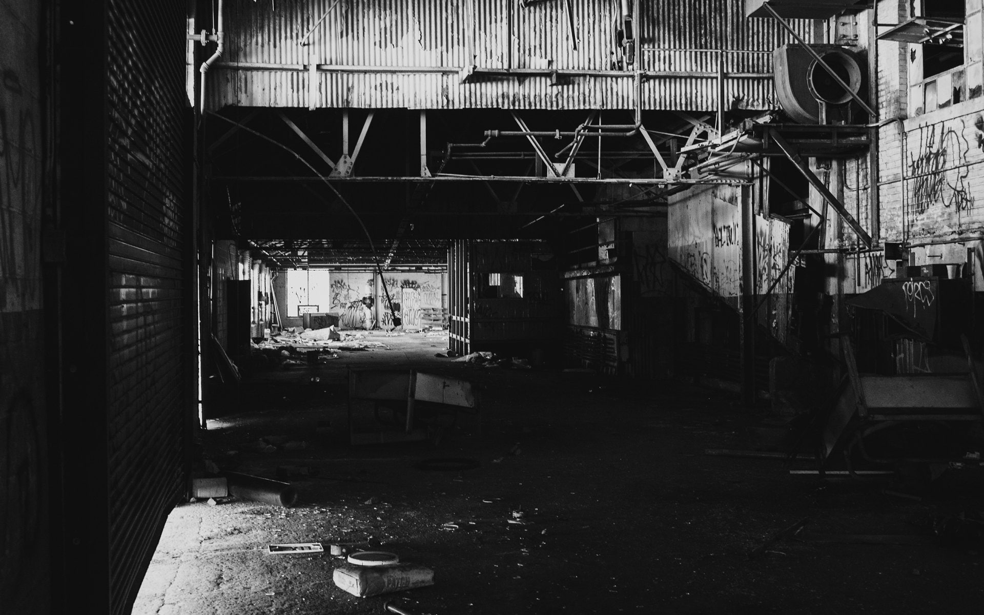 Black and White, damaged, messy, ruined, decline, Buildings, obsolete, no people, architecture, outdoors, built structure, old, Ruin, factory, building exterior, HD Wallpaper
