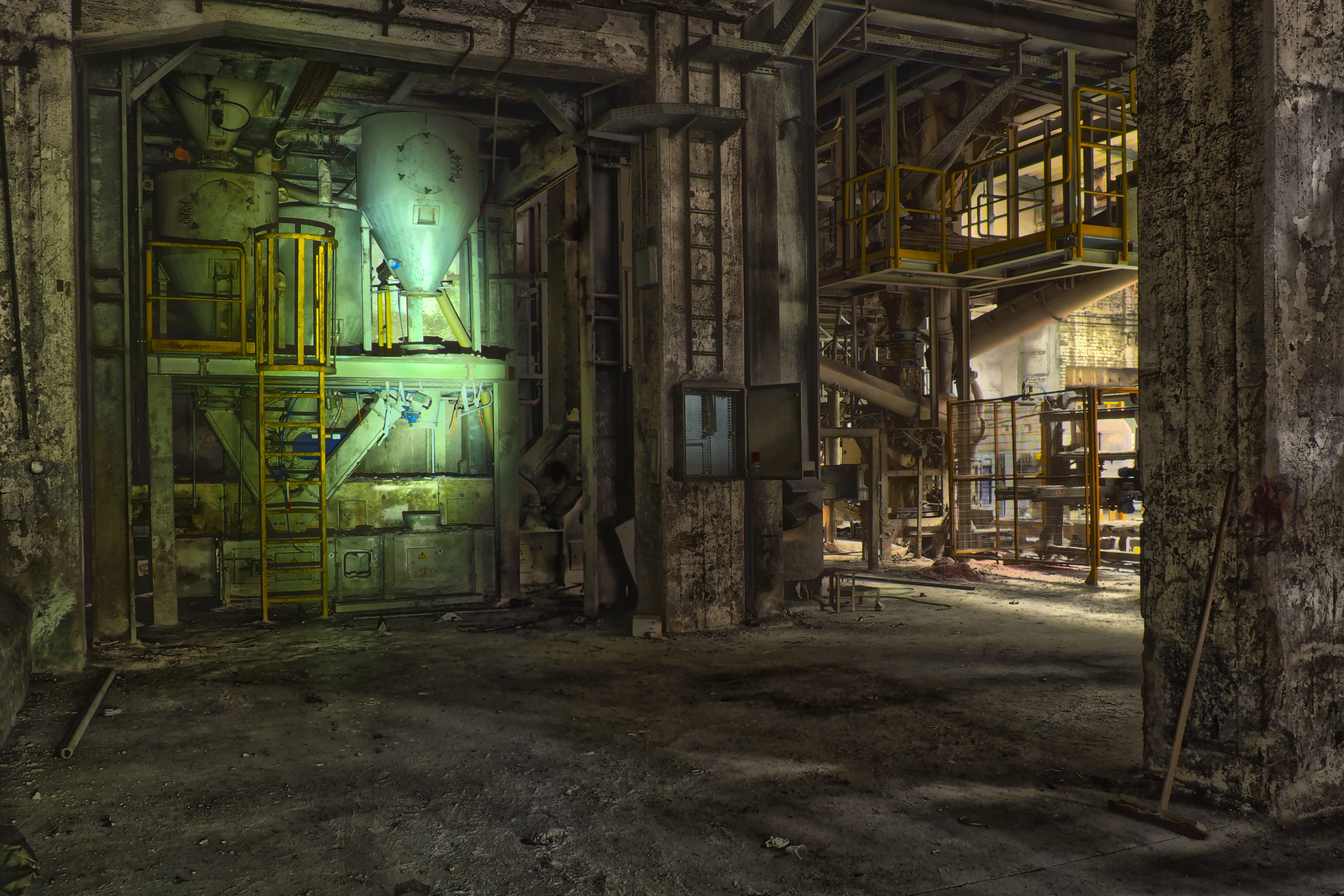 domestic room, day, run-down, machines, factory, lost places, built structure, ceiling, 4K, messy, dirt, dilapidated, history, old, maschinenhalle, deterioration, HD Wallpaper