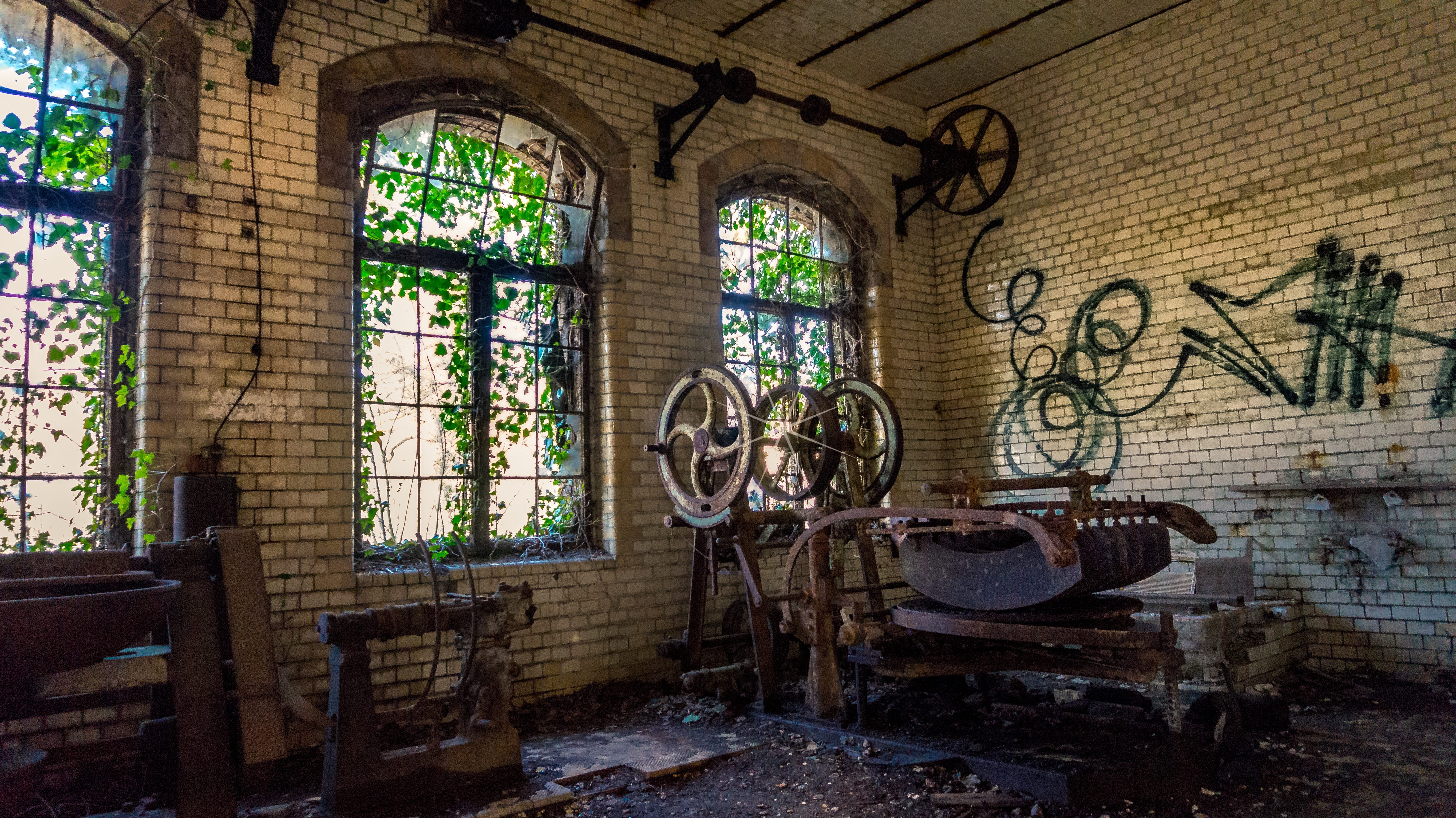 seat, ruin, wall, factory, wall - building feature, architecture, old factory, no people, within, art and craft, the past, brick wall, building, old, abandoned, HD Wallpaper