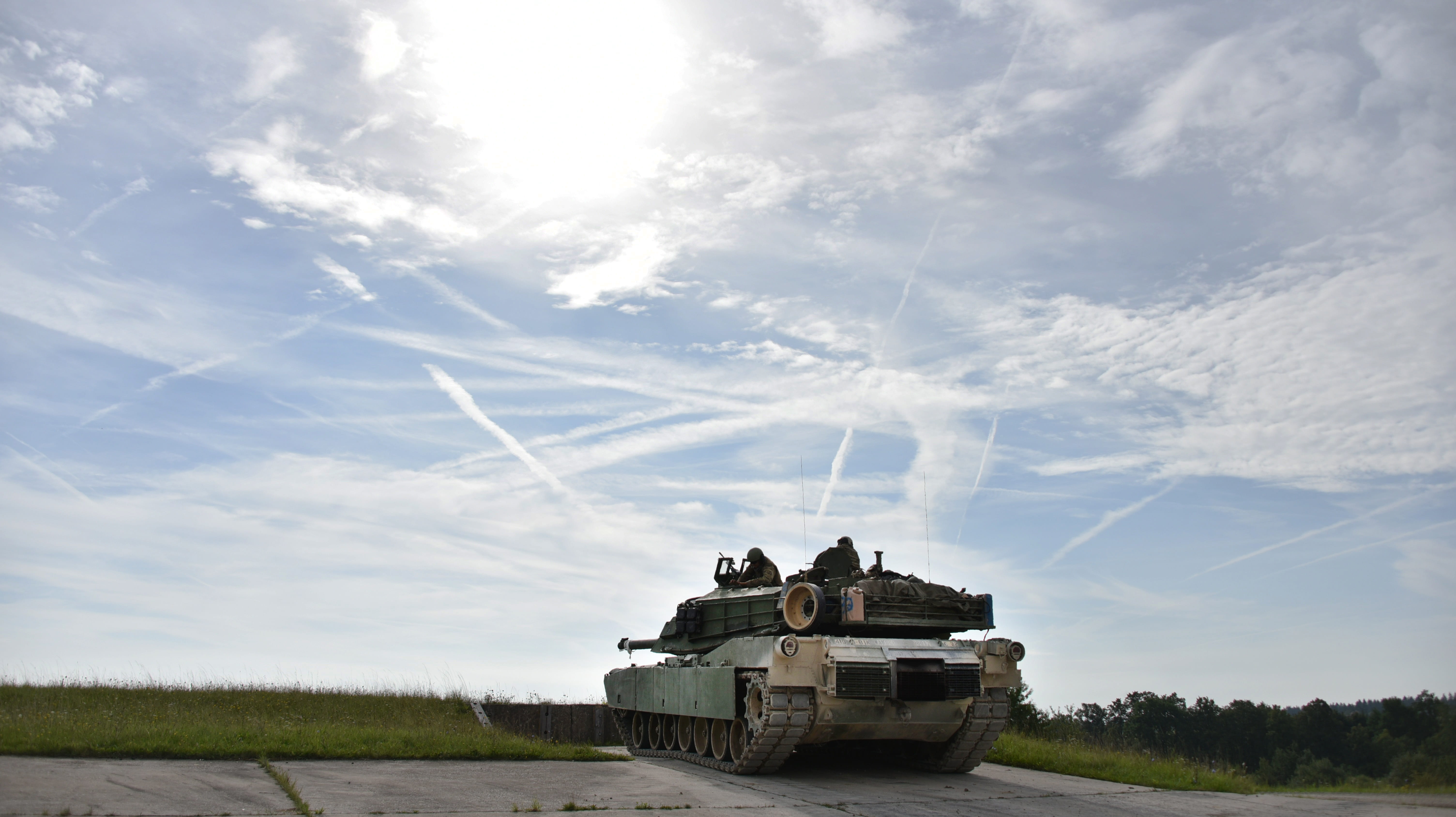 combat, mode of transportation, assault, armored, day, armed, tank, armor, explosion, battle, attack, cloud - sky, armour, military, armed forces, outdoors, HD Wallpaper