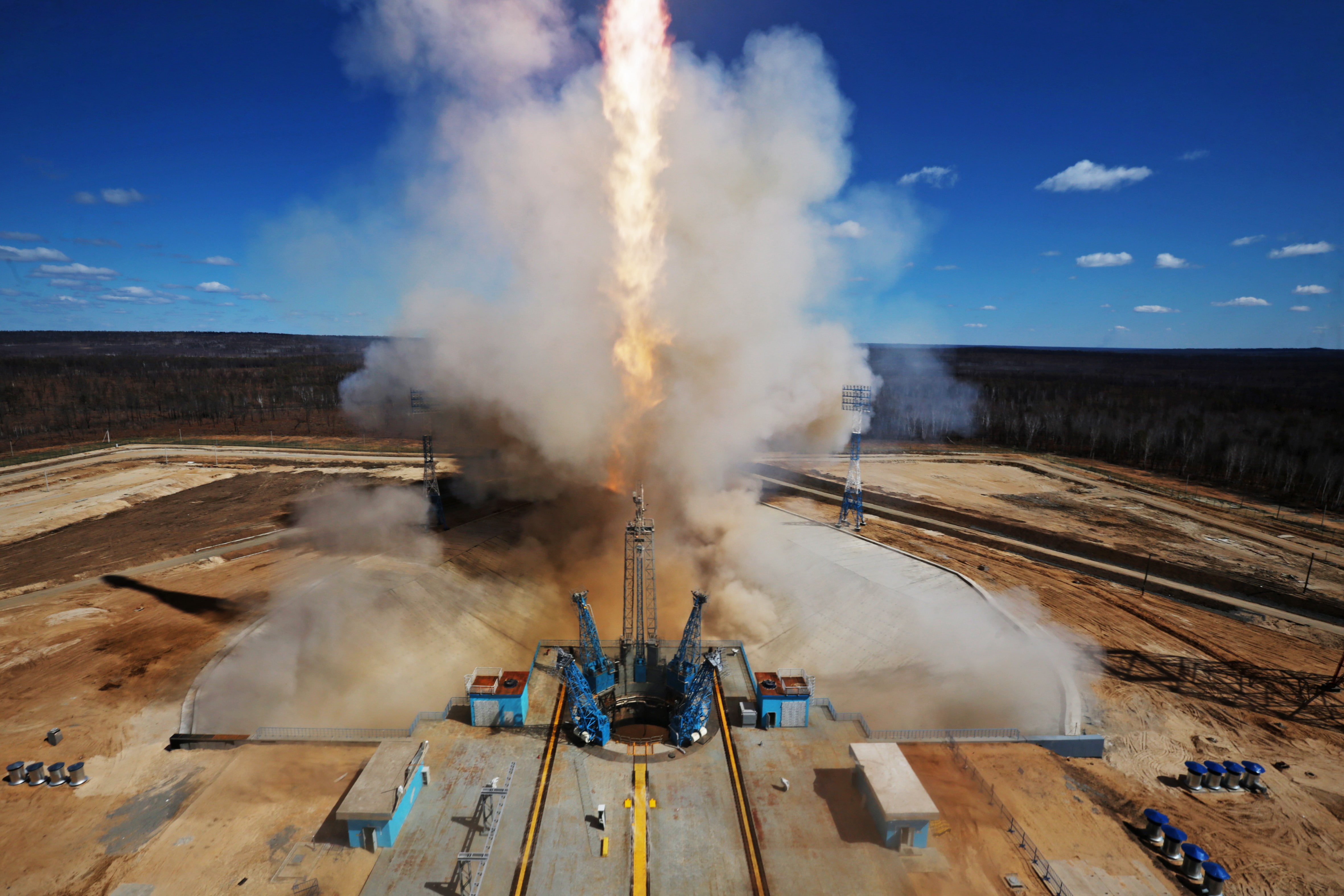 conflict, outdoors, geology, fighting, military, high angle view, mode of transportation, Roscosmos, transportation, sky, day, smoke - physical structure, HD Wallpaper